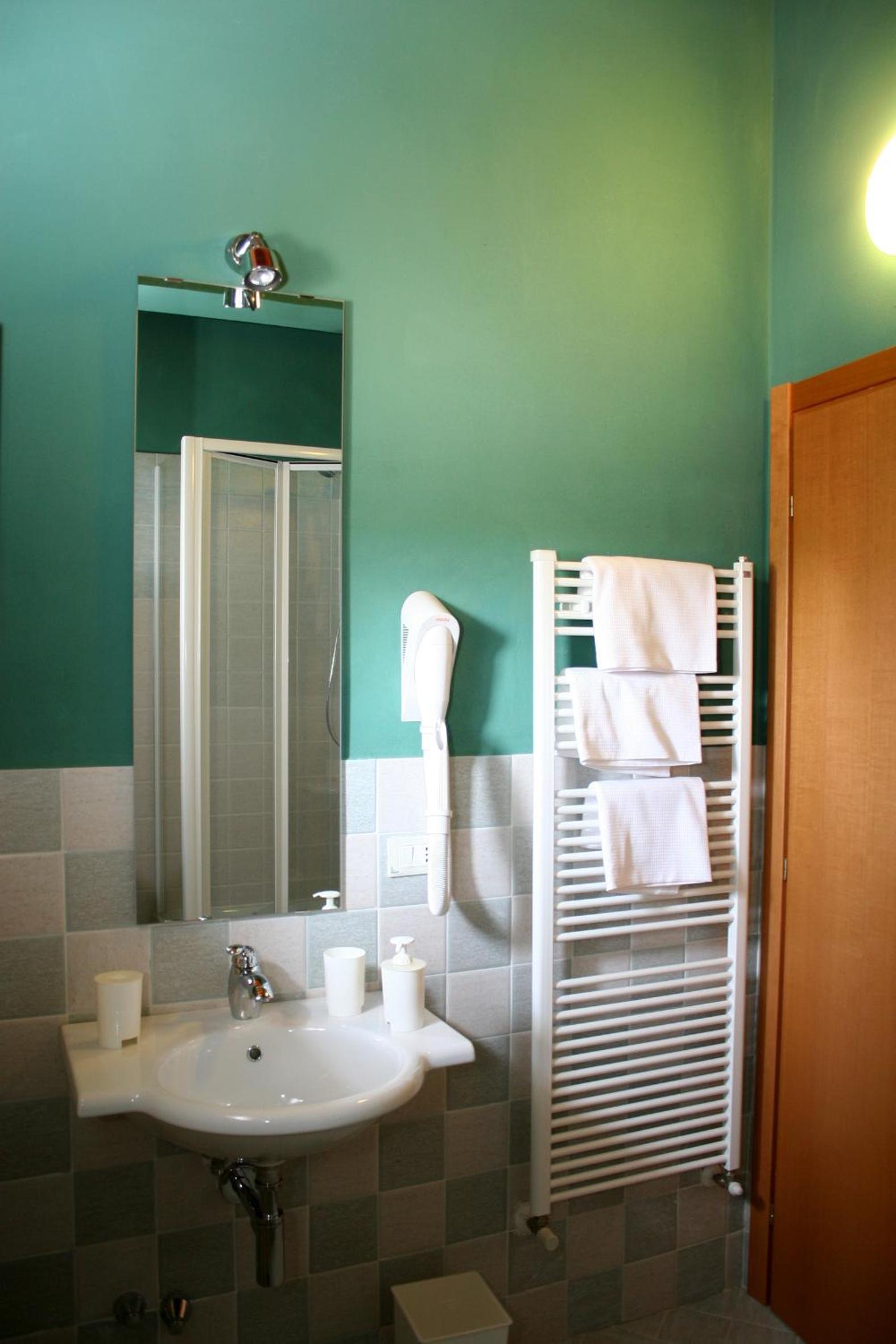Double or Twin Room - Photo 22