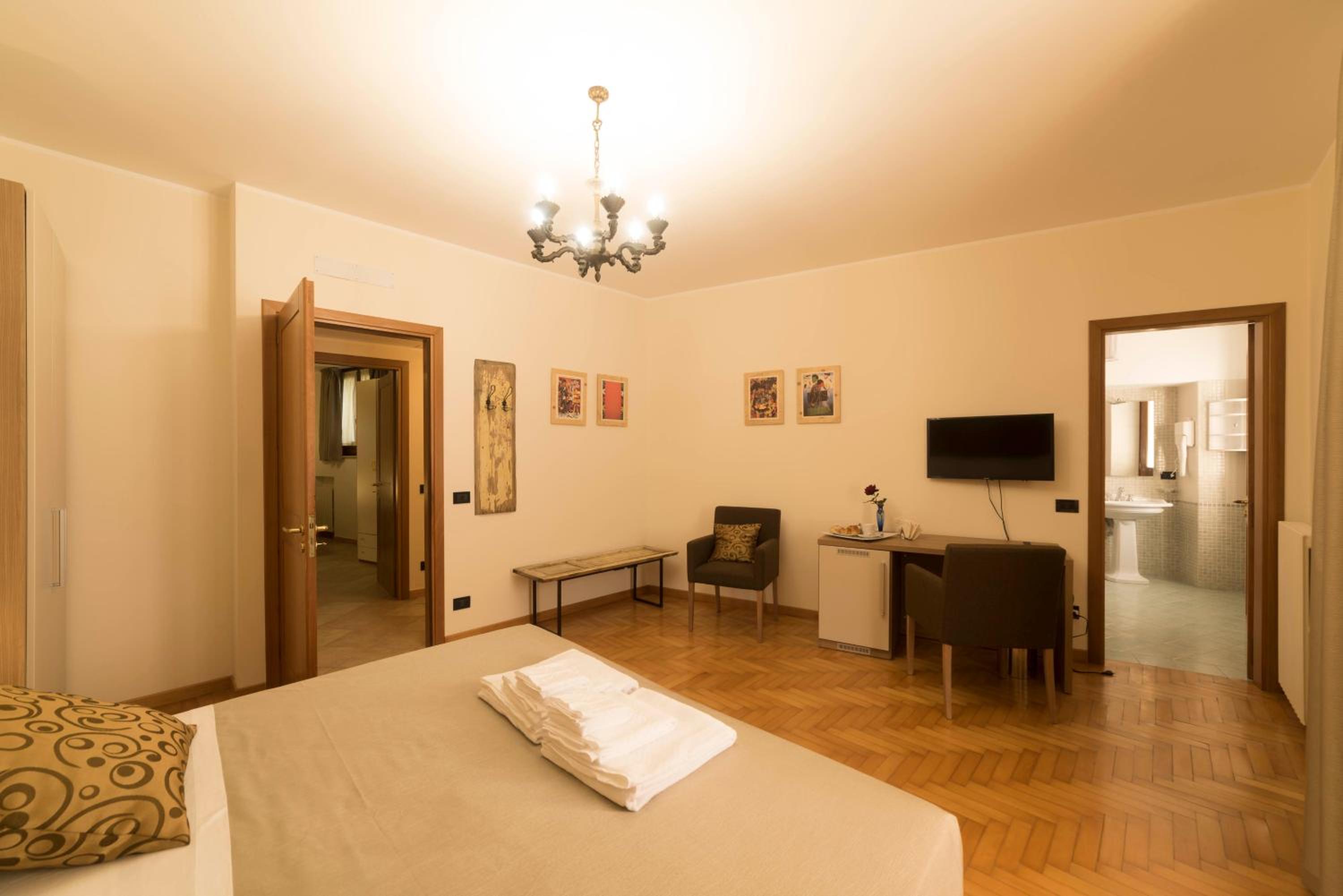 Deluxe Double or Twin Room with Balcony