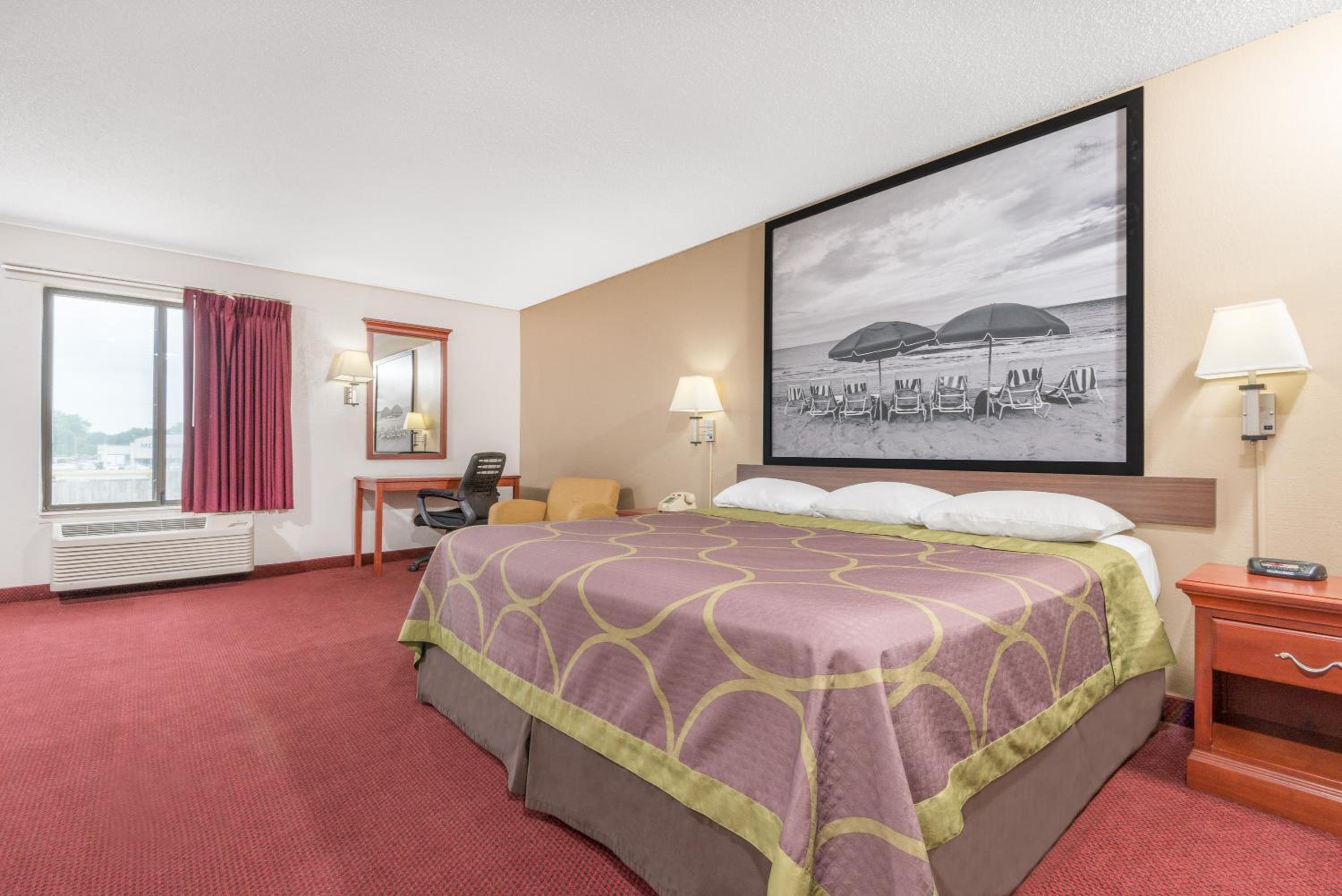 King Suite - Non-Smoking photo 1