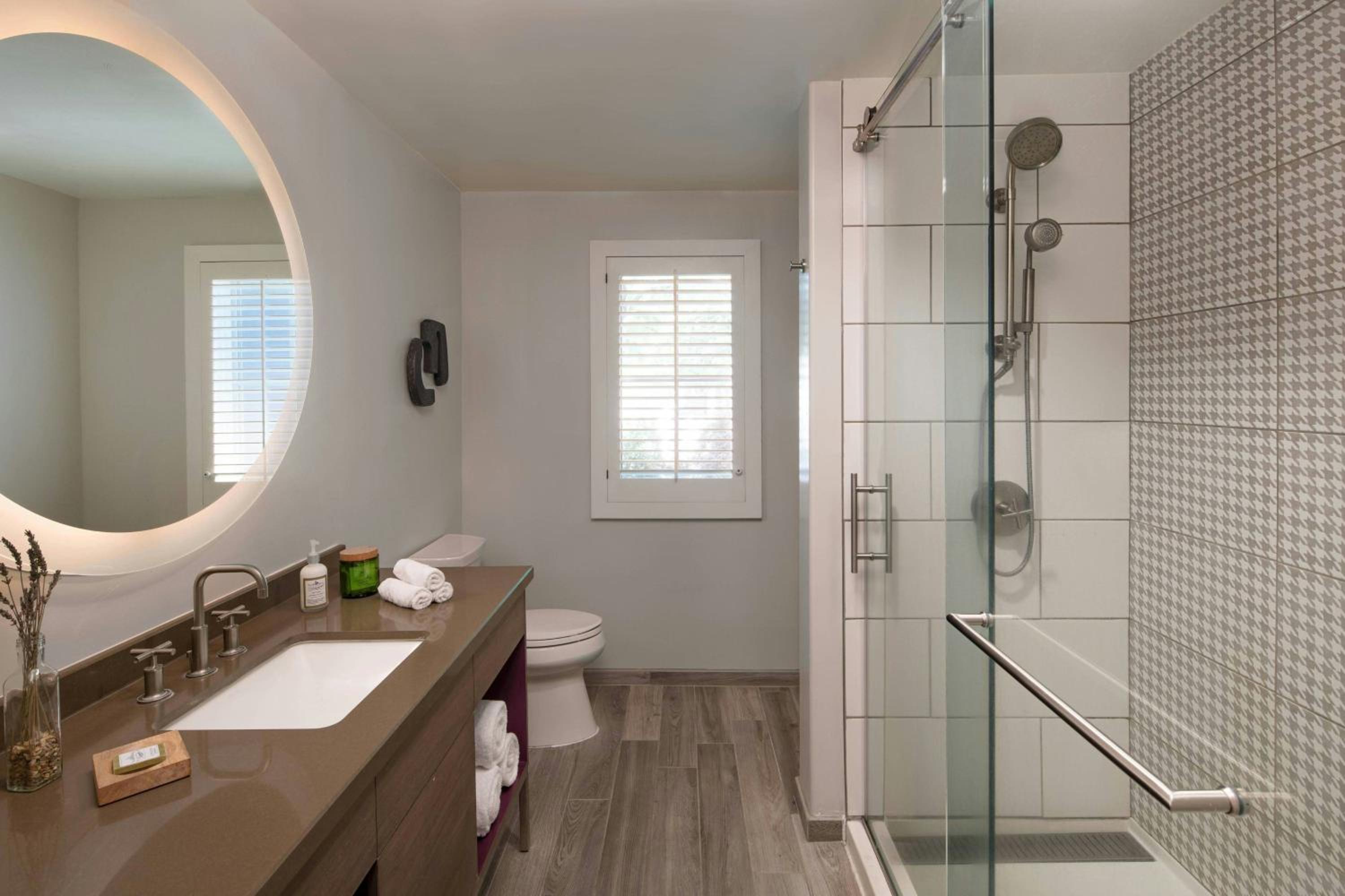 Cottage King Junior Suite with Sofa Bed and Patio - Mobility/Hearing Accessible with Roll-In Shower - Photo 4