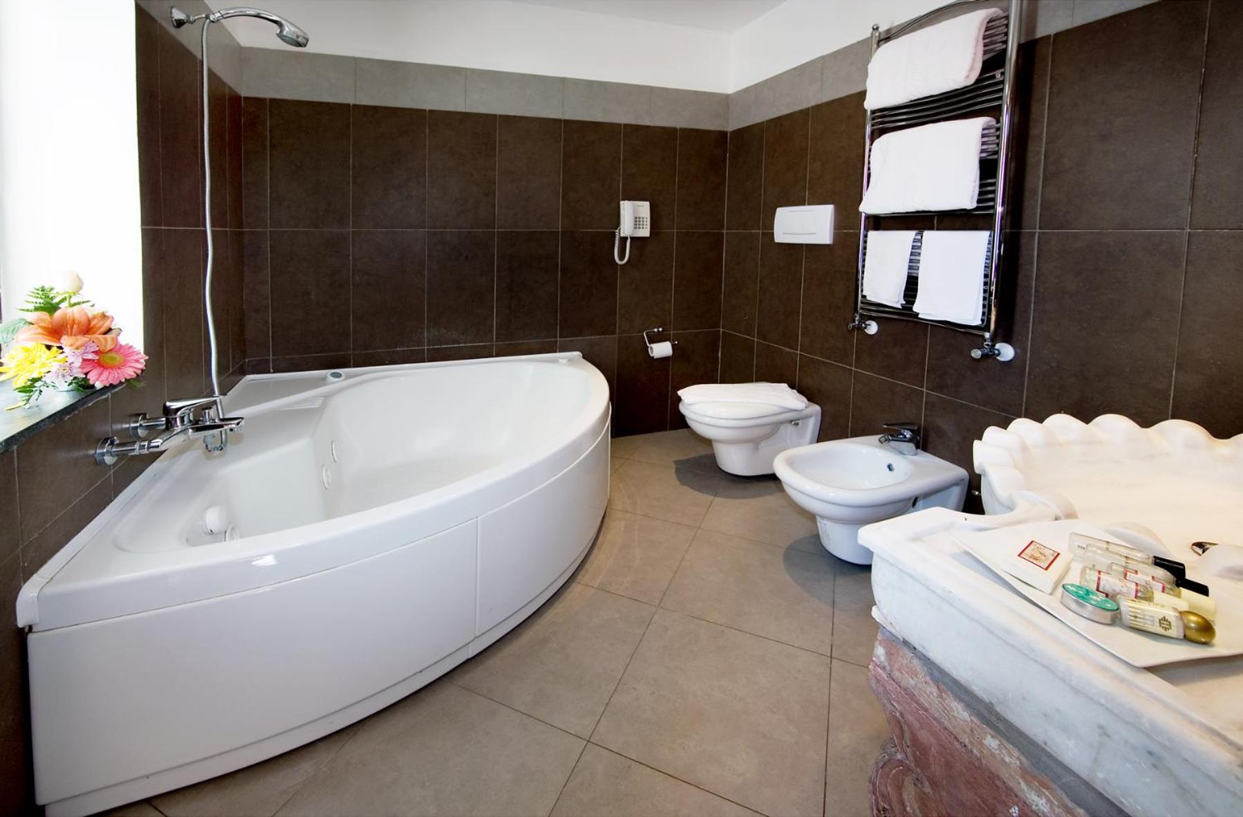 Deluxe Double or Twin Room with View - Photo 2