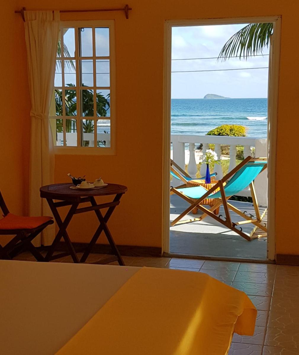 Double Room with Balcony and Sea View (Large) photo 2