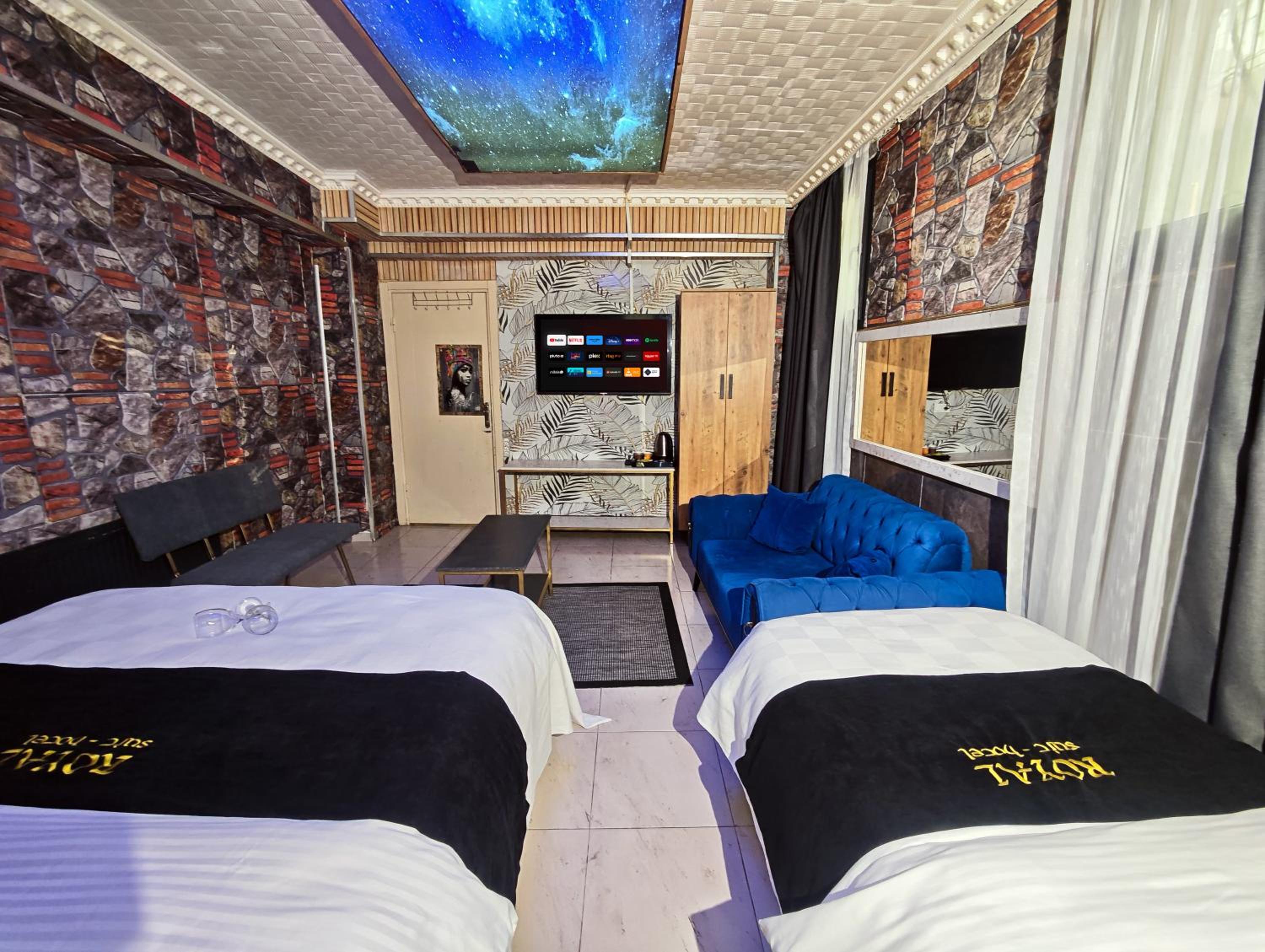 Basement Quadruple Room with Shared Bathroom photo 1