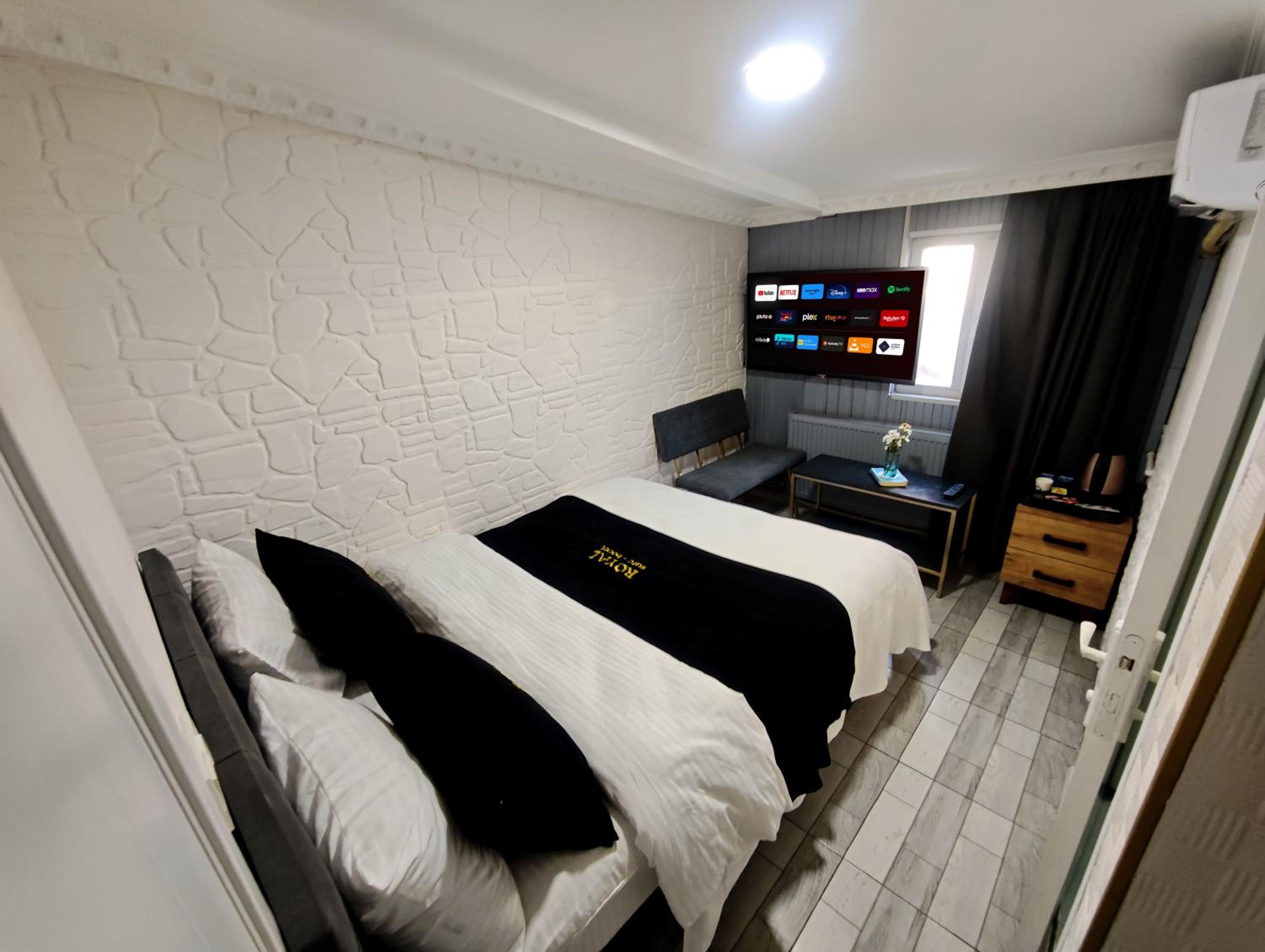 Budget Double Room photo 3