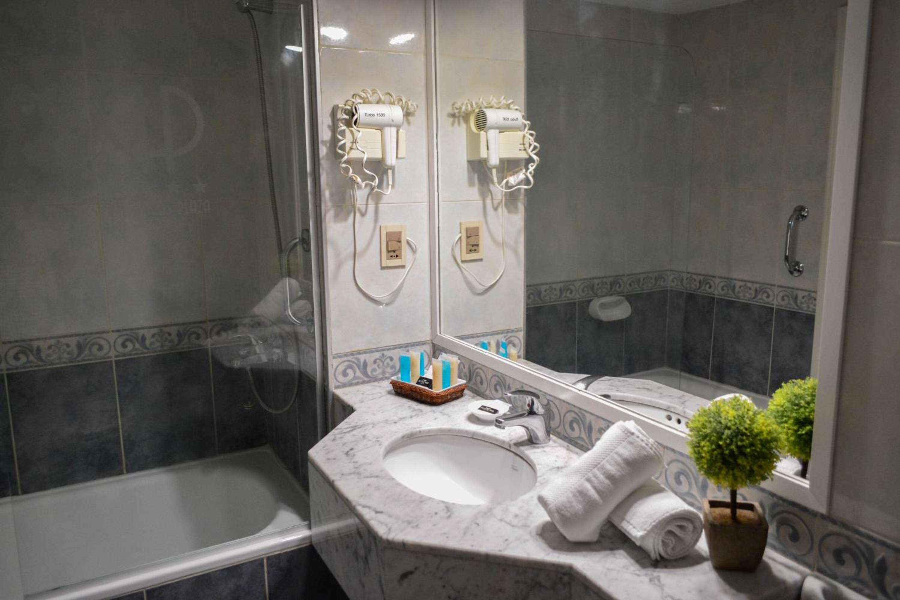Standard Triple Room - Photo 3