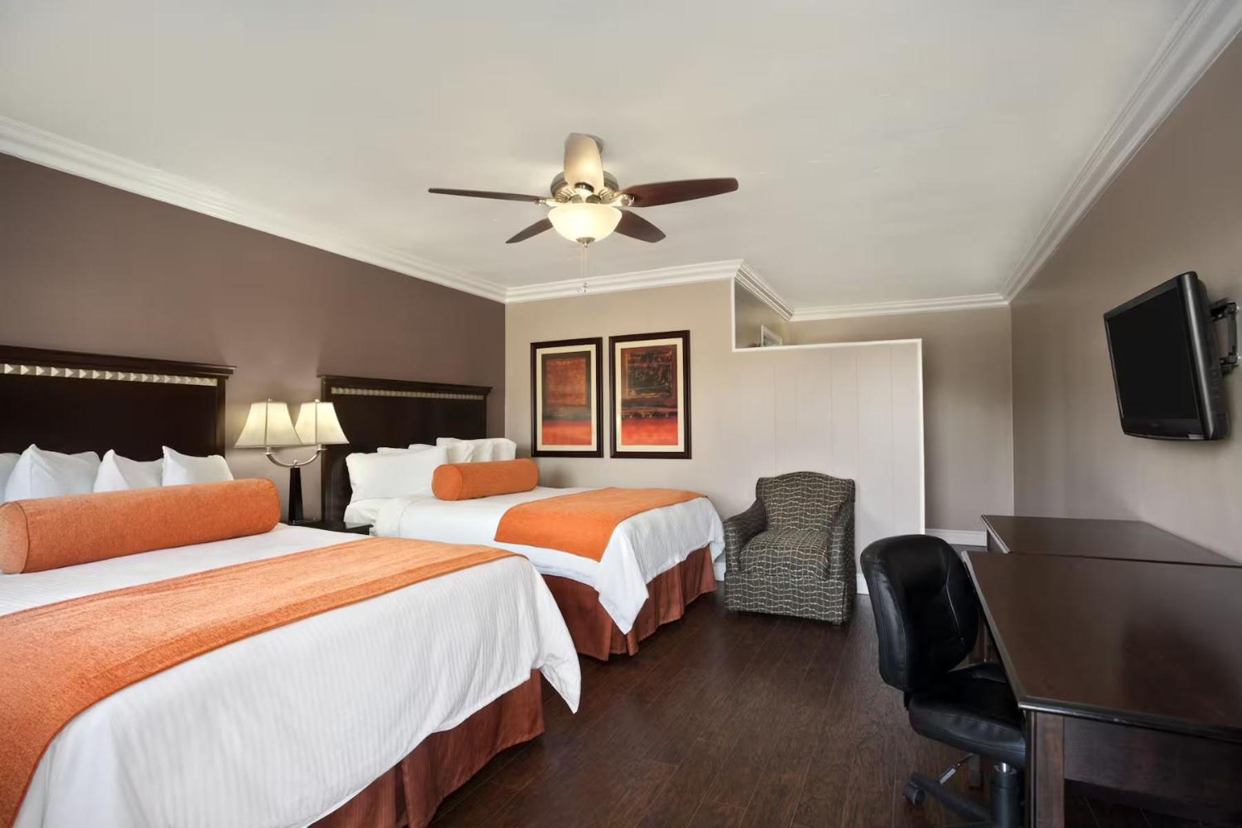 Quadruple Room with Two Queen Beds and Roll-In Shower - Disability Access/Non Smoking photo 1