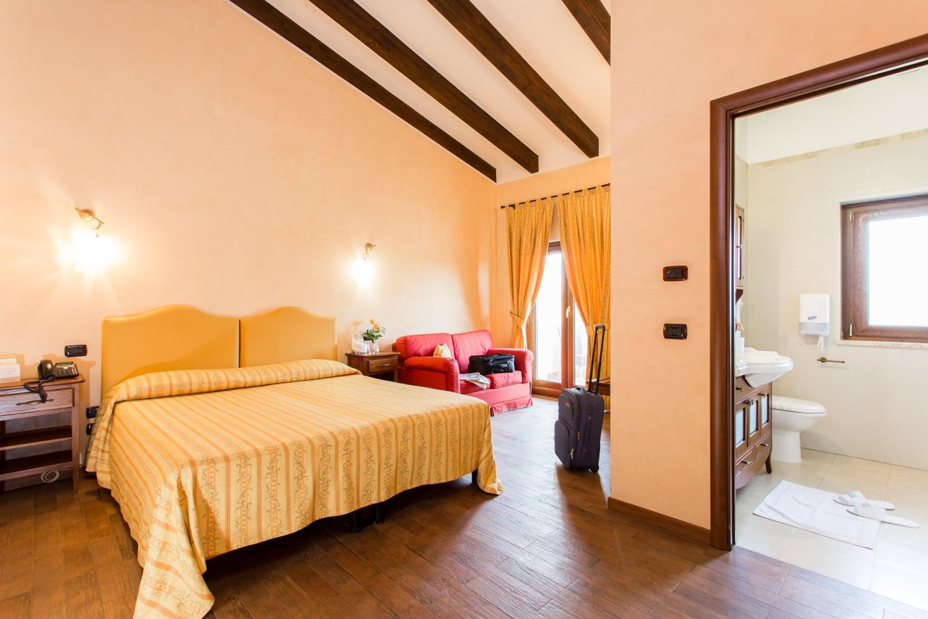 Double or Twin Room photo 2