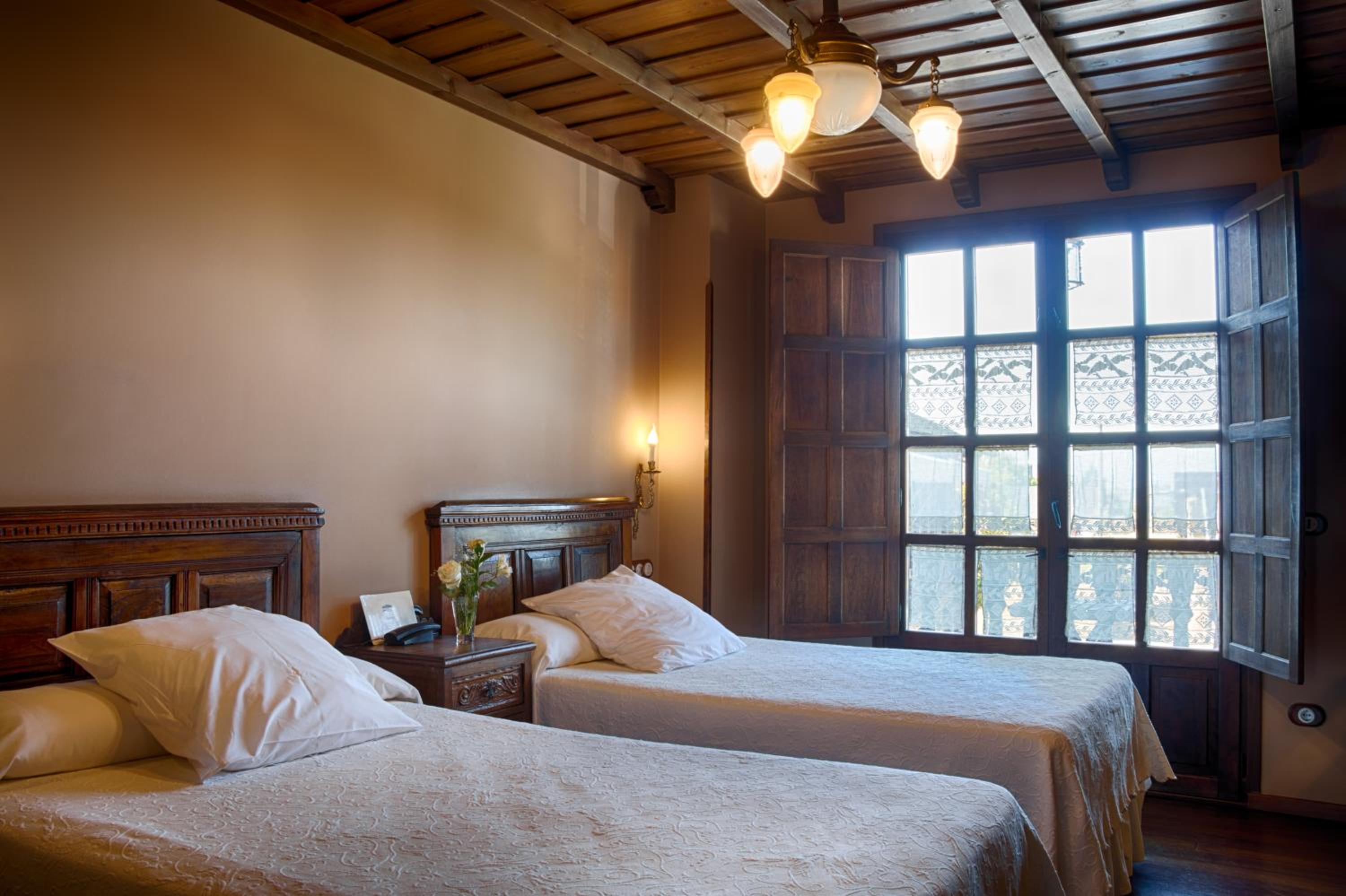 Twin Room - Photo 15