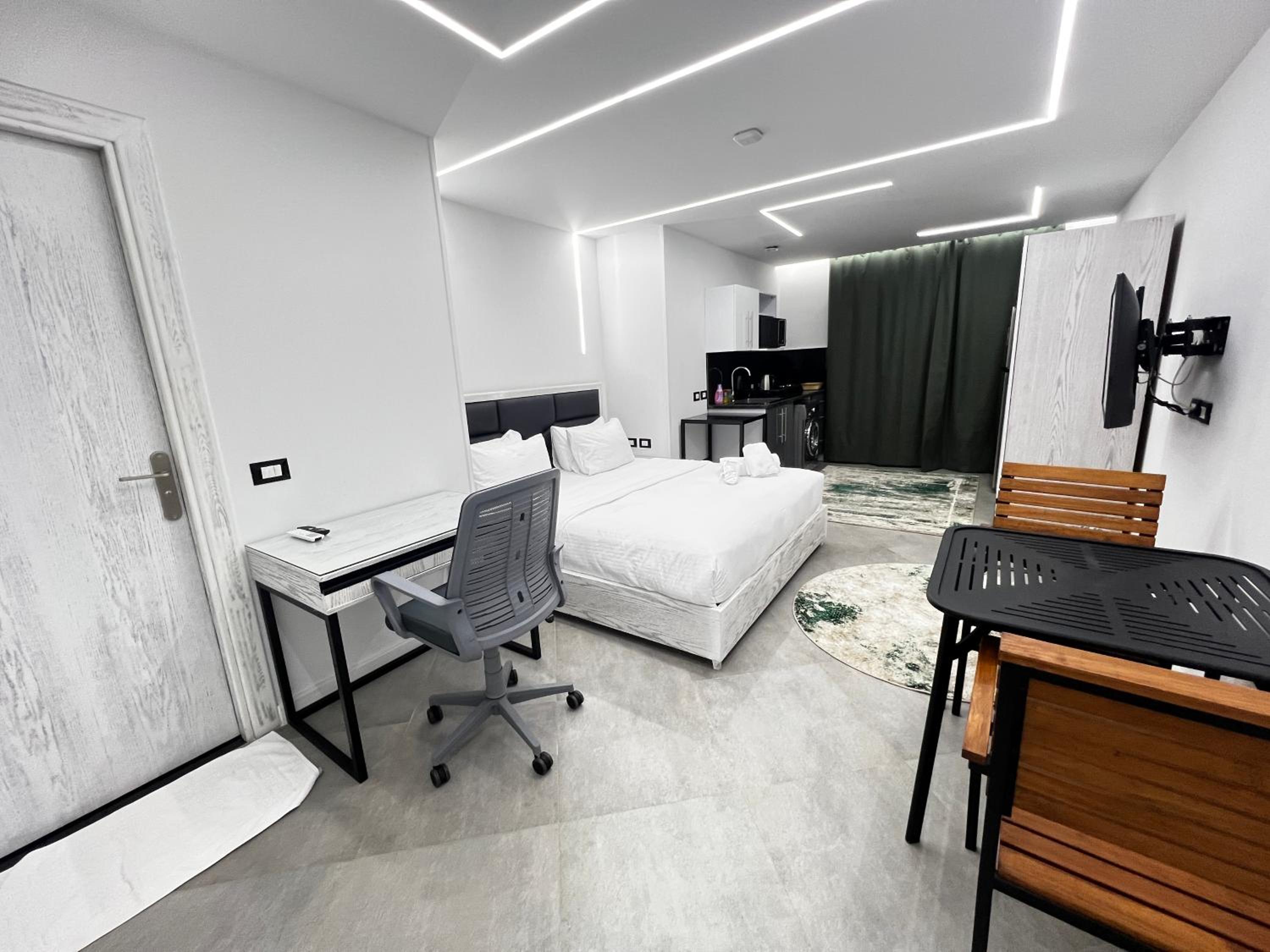 Deluxe King Studio