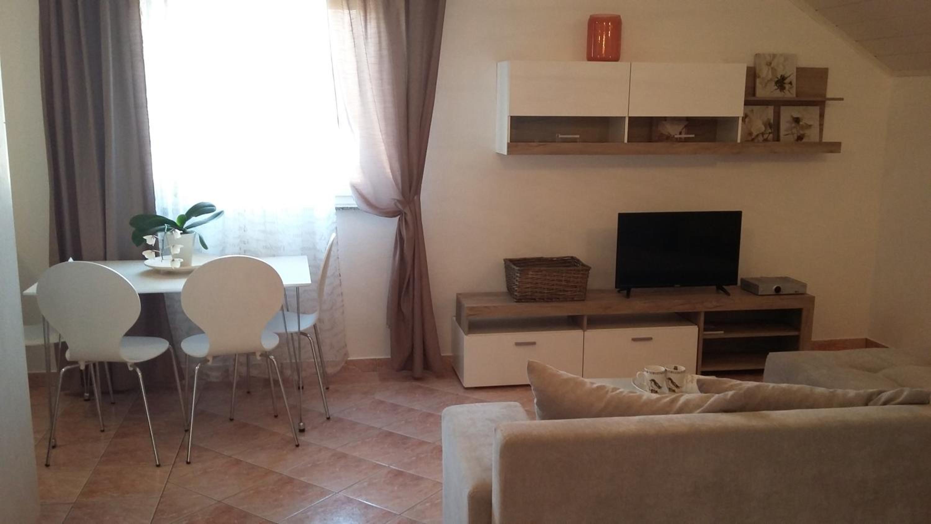 Two-Bedroom Apartment with Balcony - Photo 6