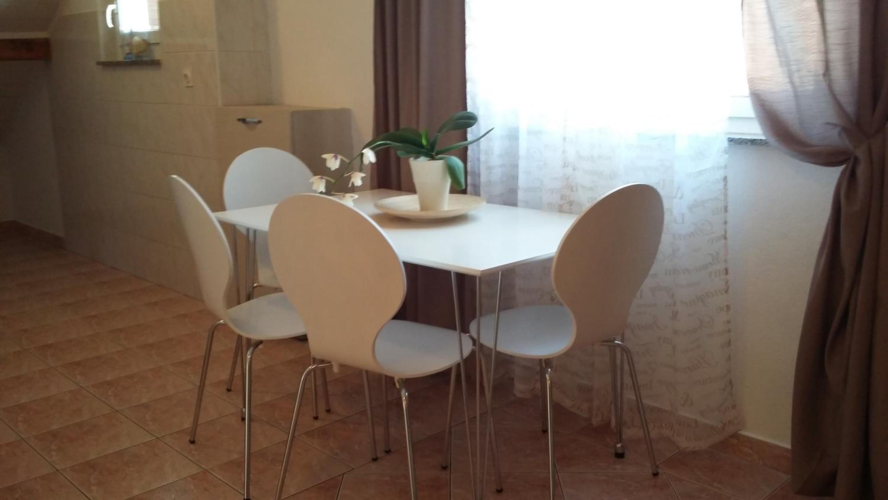 Two-Bedroom Apartment with Balcony - Photo 8