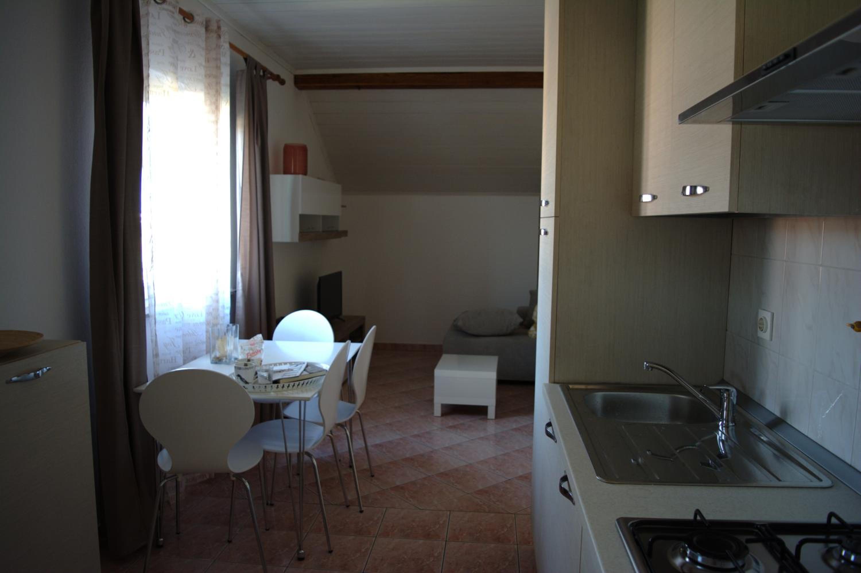 Two-Bedroom Apartment with Balcony - Photo 7