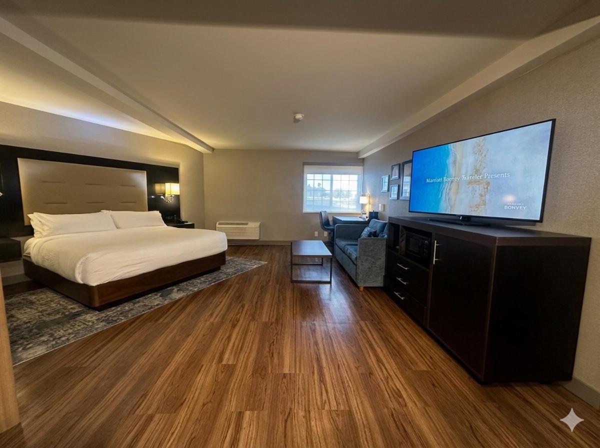 King Suite with Sofa Bed photo 1
