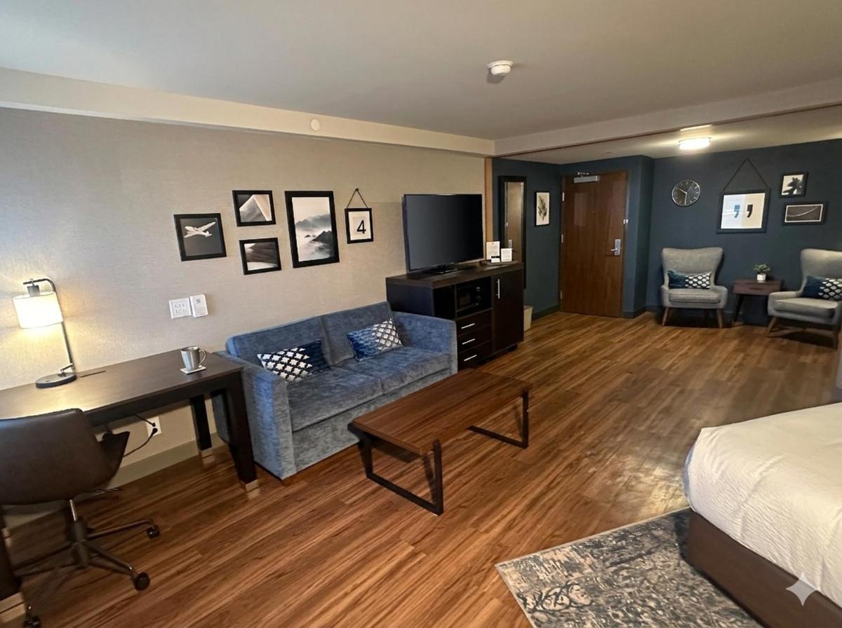 King Suite with Sofa Bed photo 2