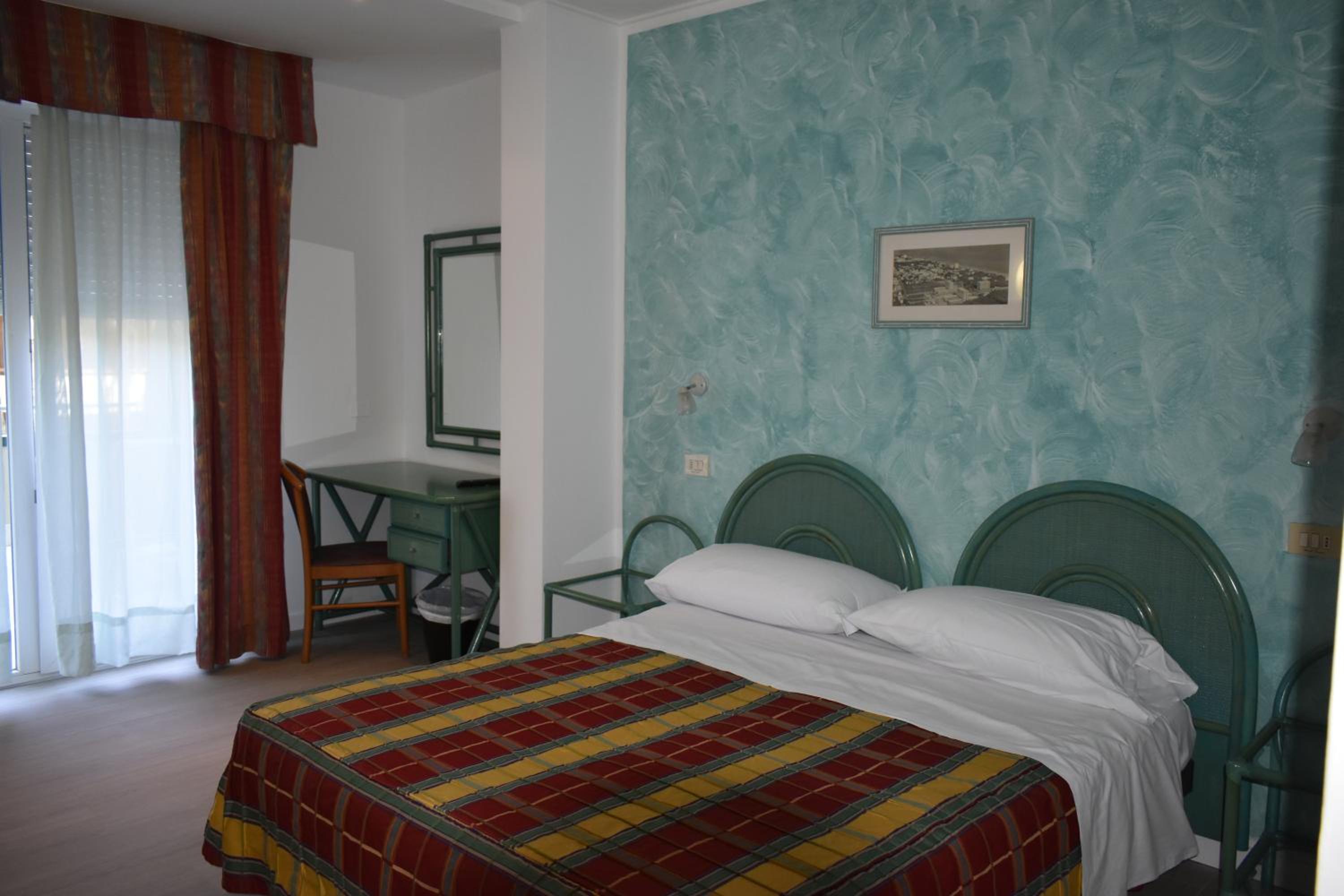 Double or Twin Room photo 3