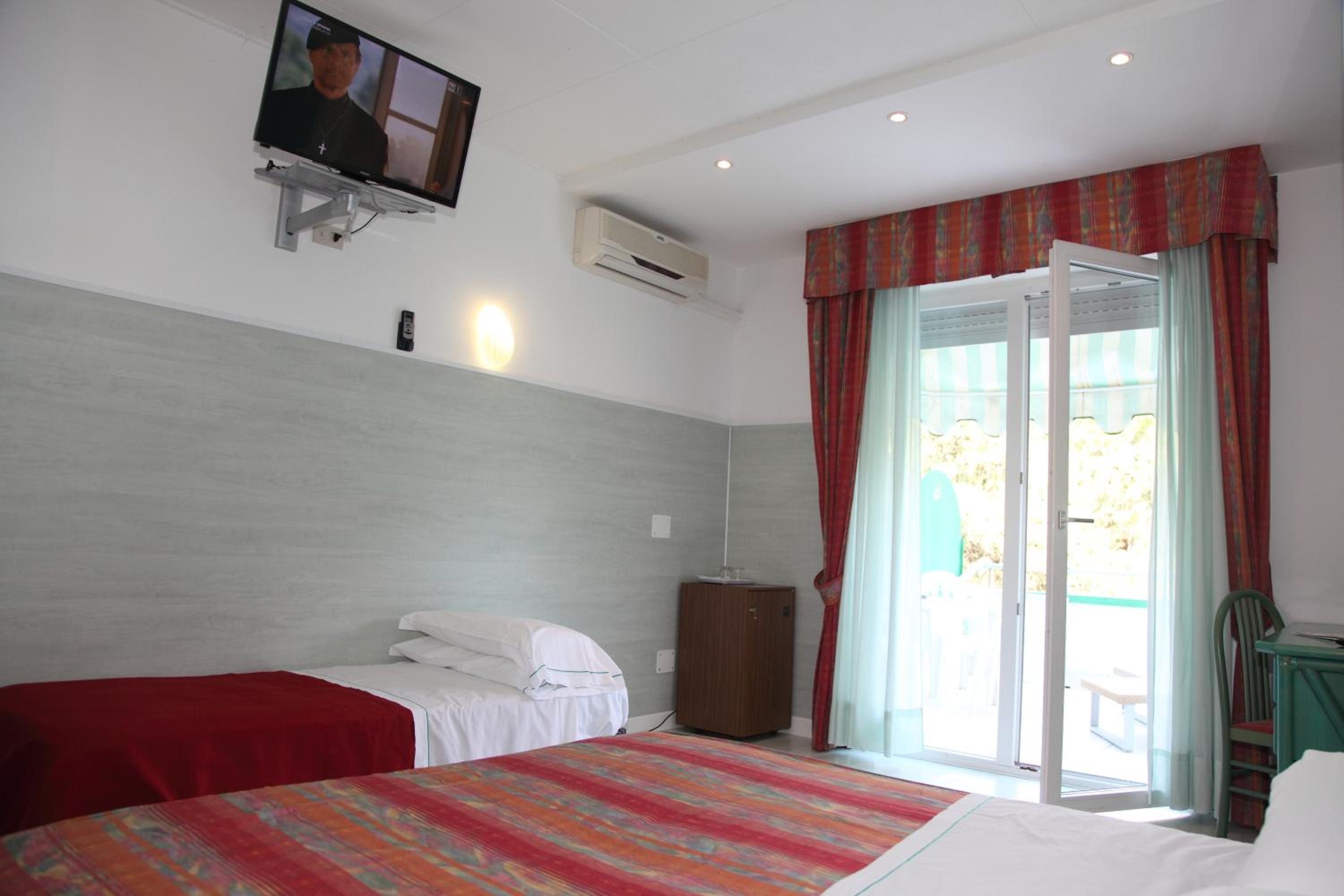 Classic Triple Room photo 2