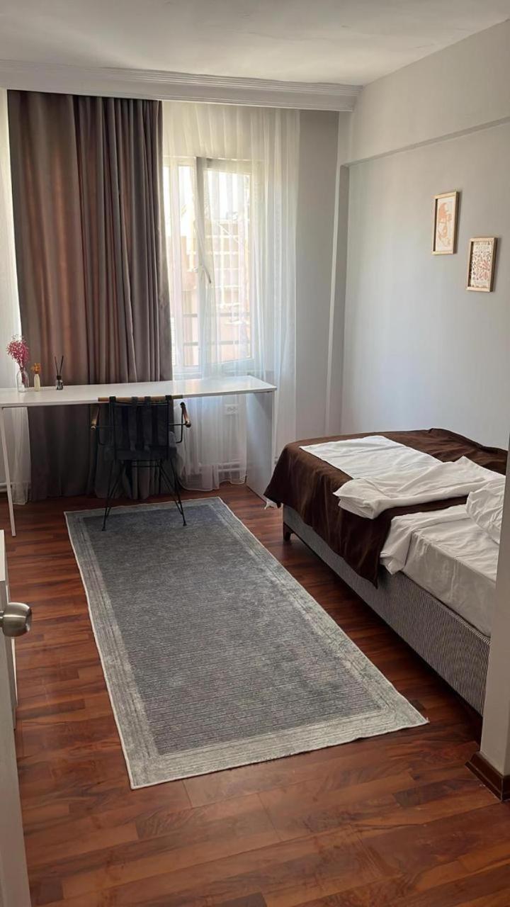 Single Room with Shared Bathroom photo 2