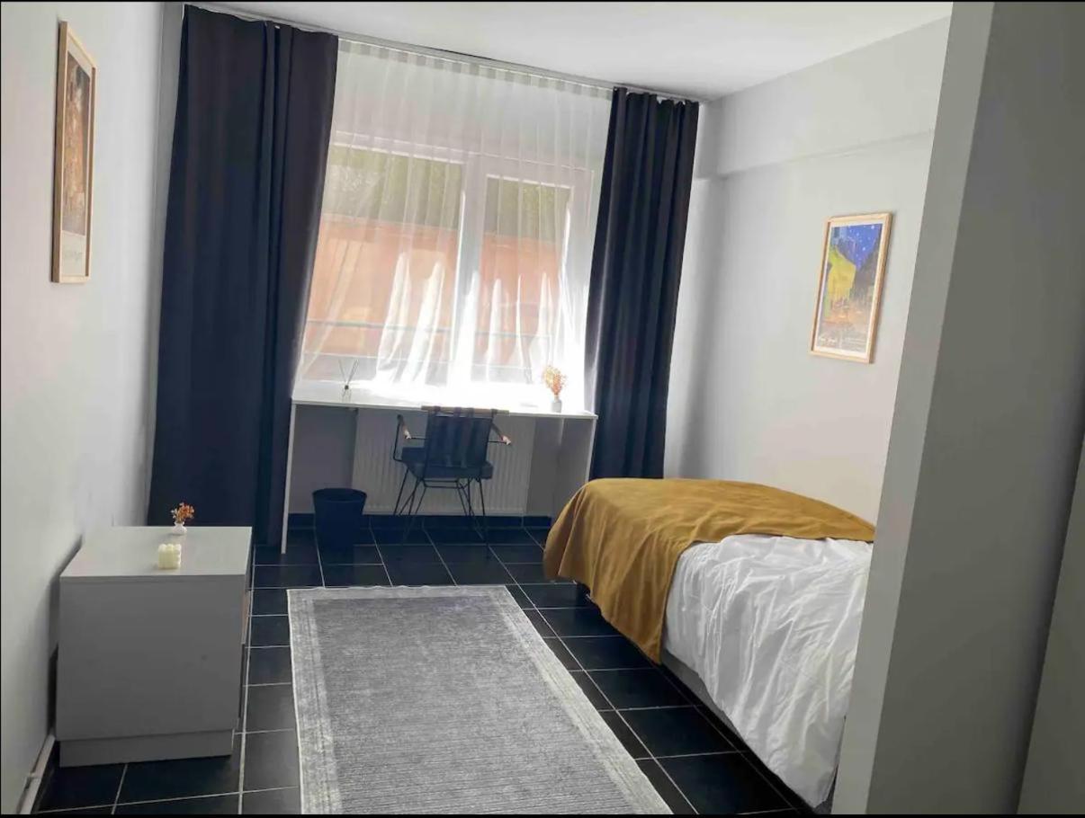 Single Room with Shared Bathroom photo 1