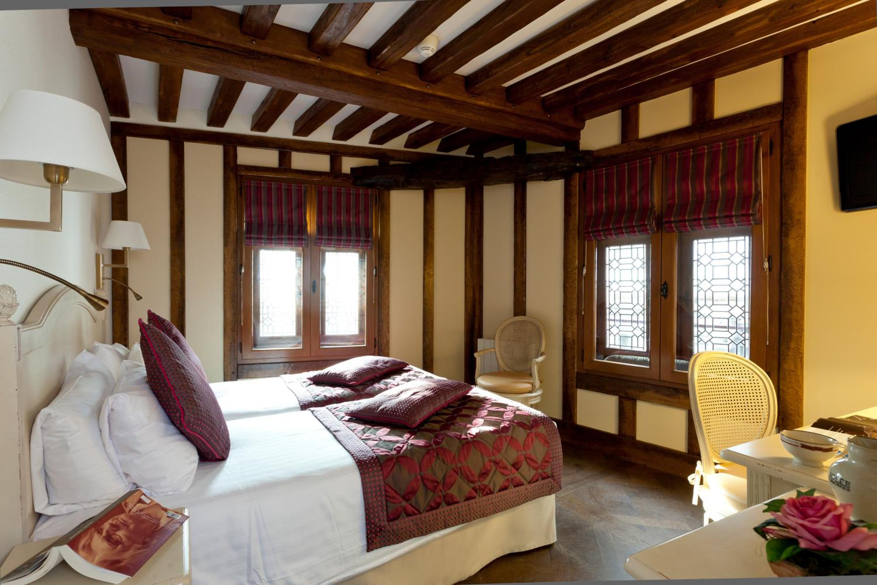 Twin Room - Photo 7