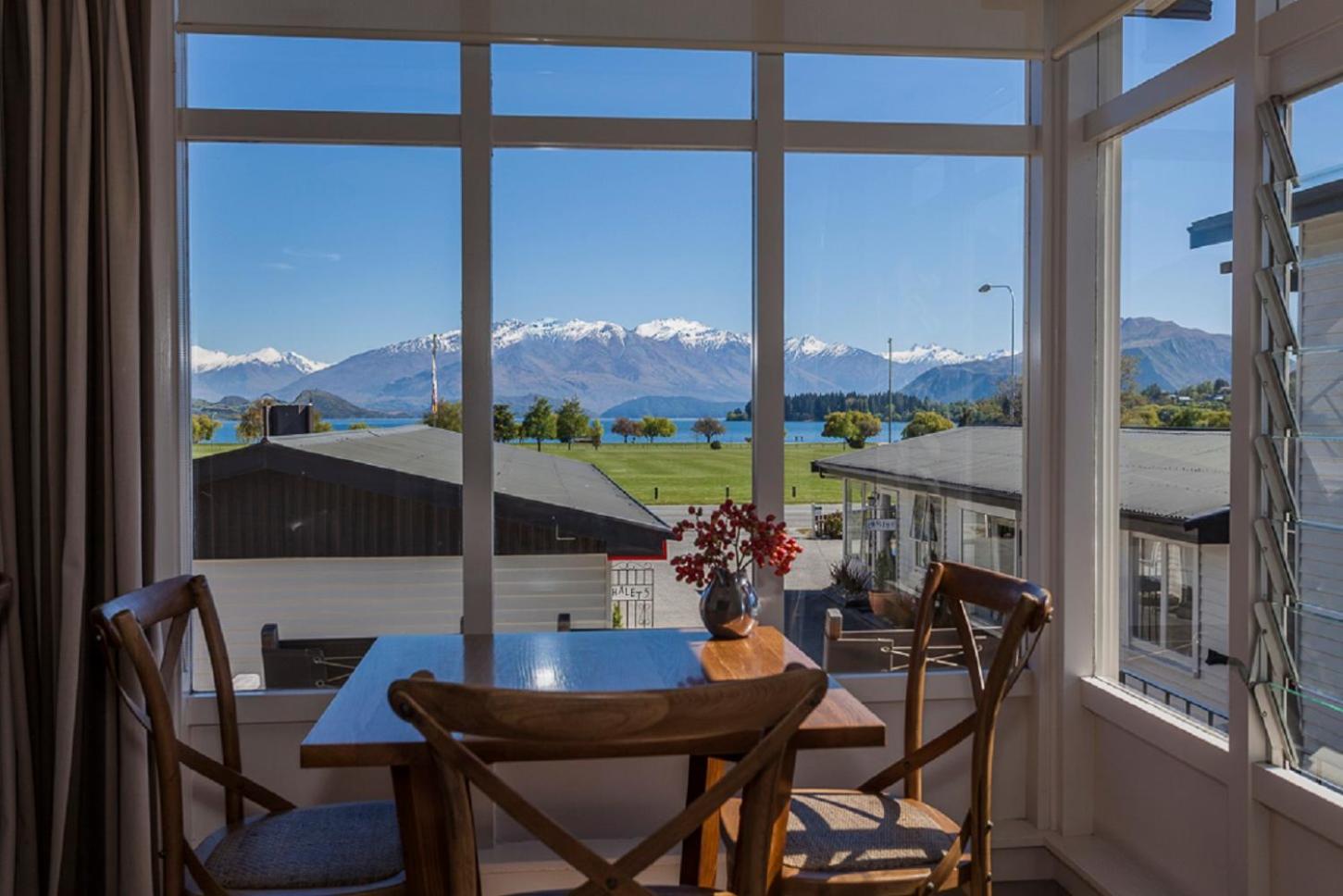 Three-Bedroom Apartment with Lake View photo 2