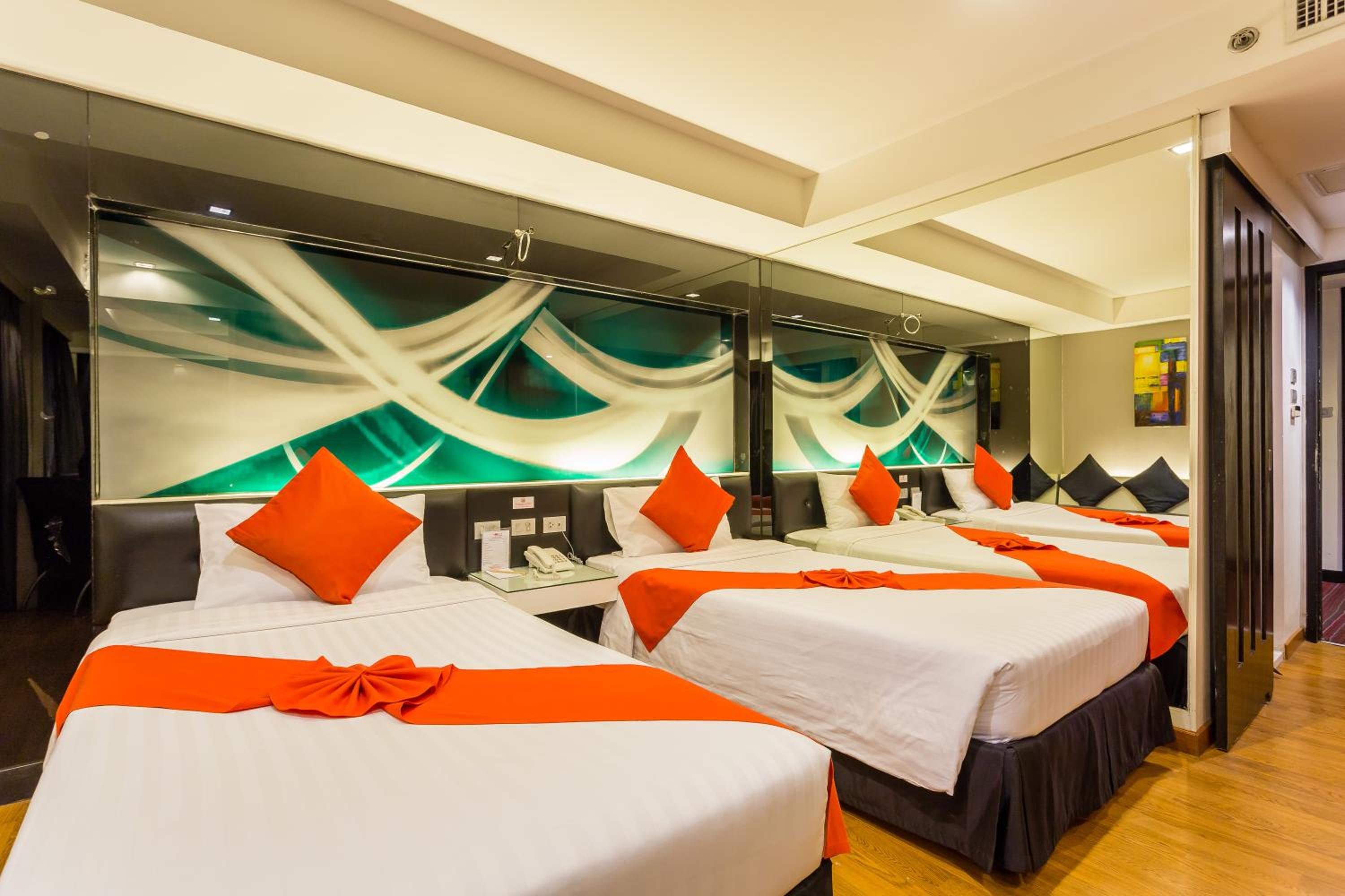 Superior Double or Twin Room thumbnail 6