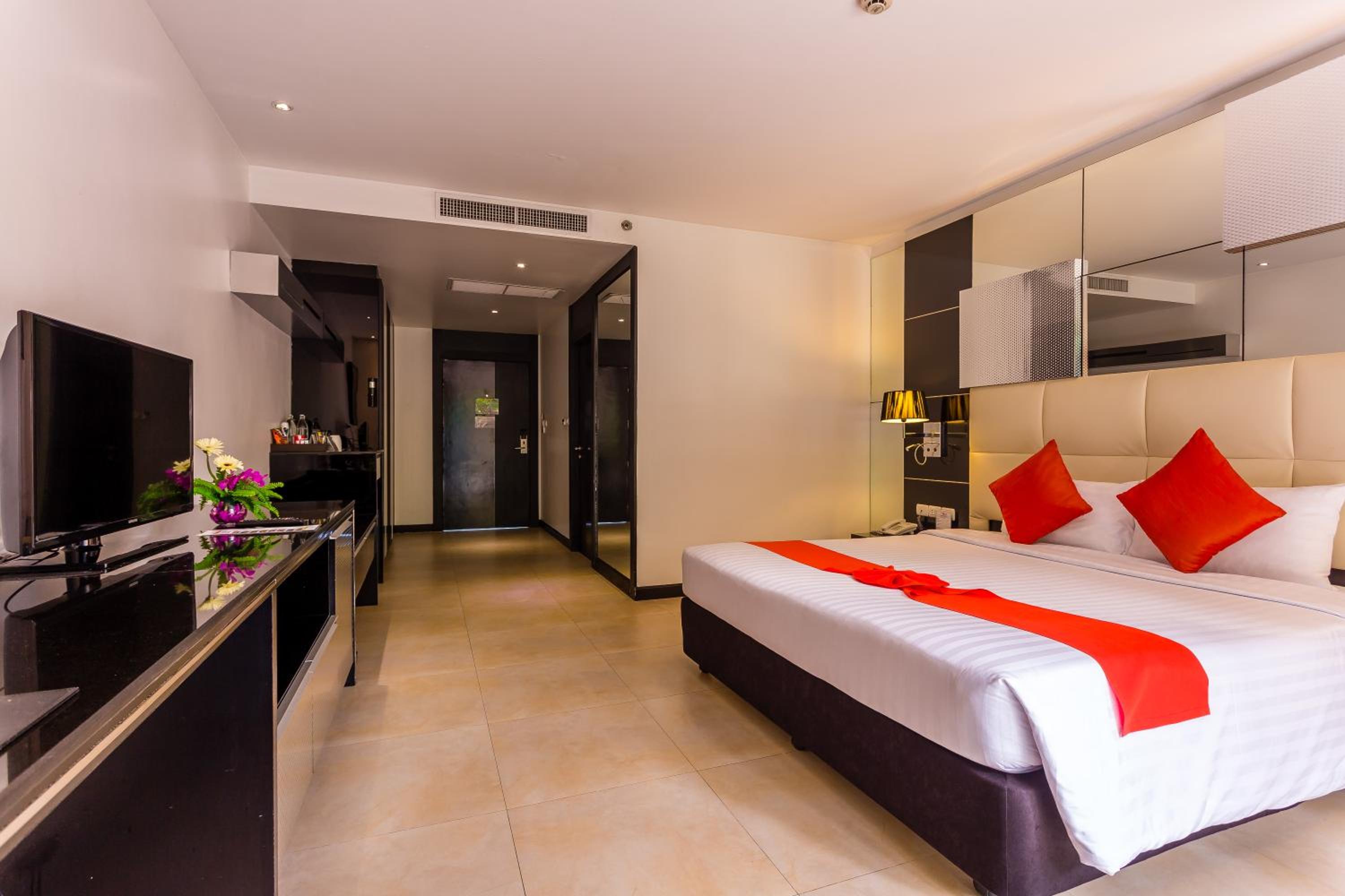 Grand Deluxe King with Pool view