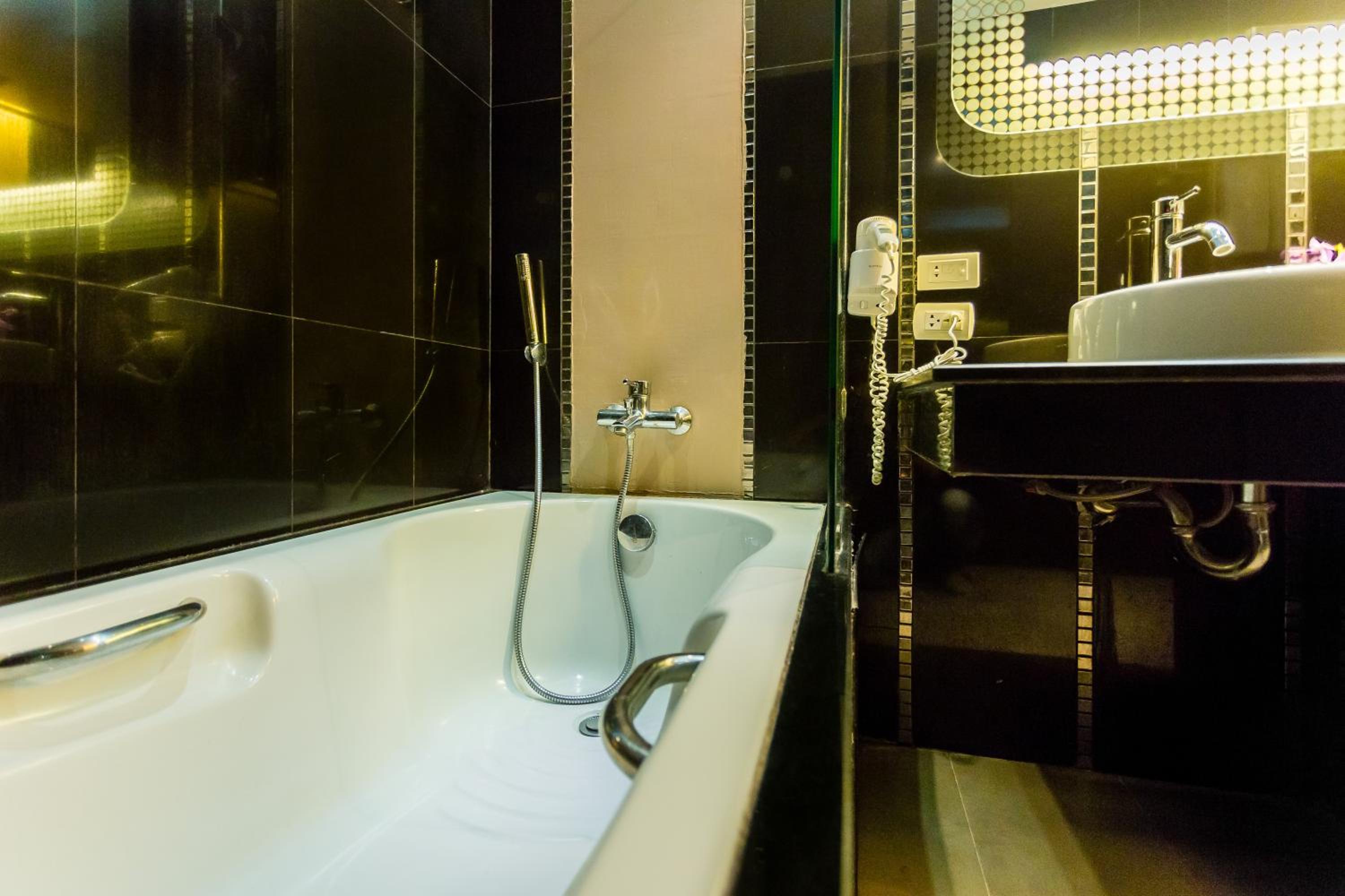 Grand Deluxe Twin Room with Pool View