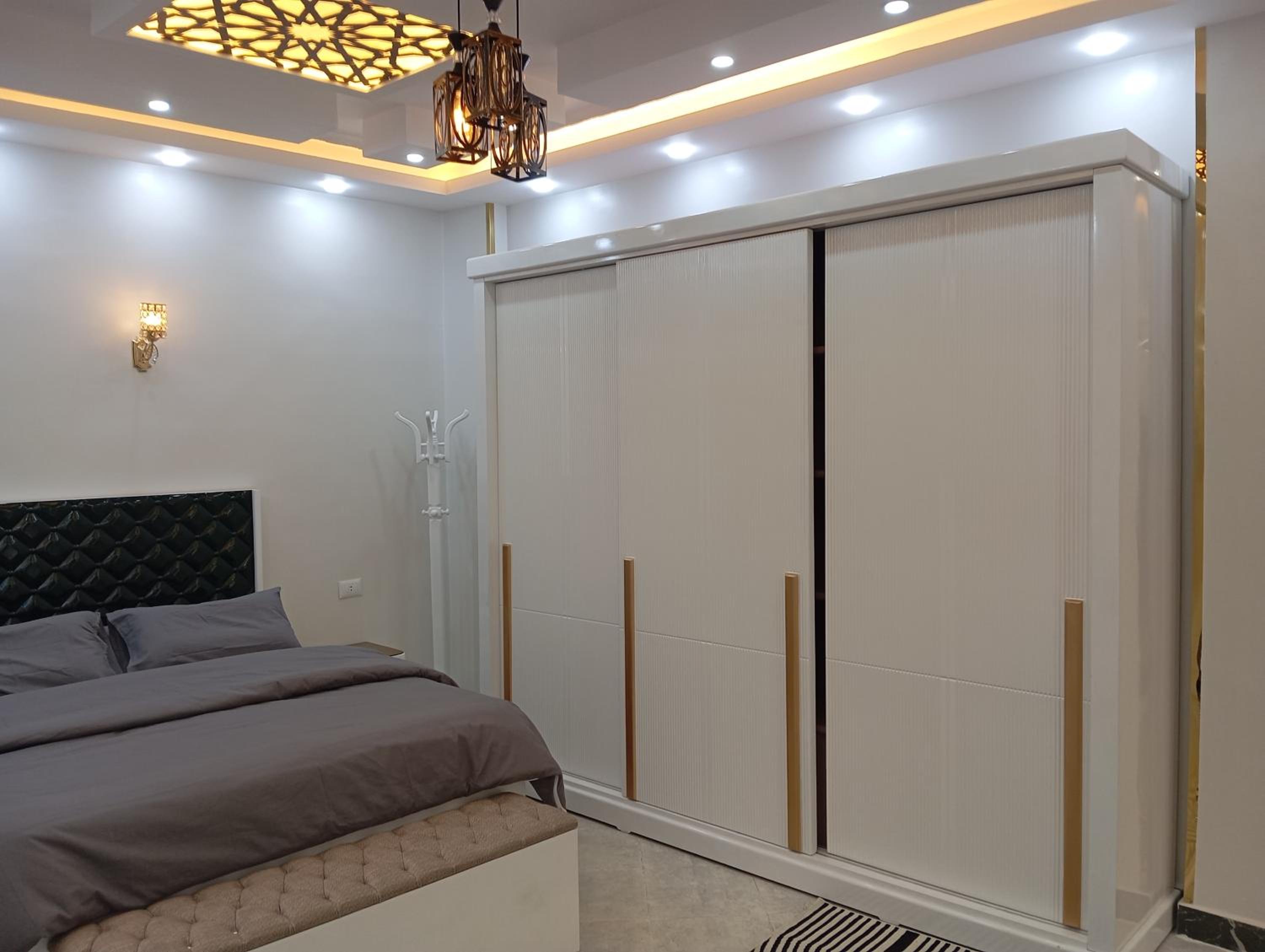 Queen Suite with Pool View