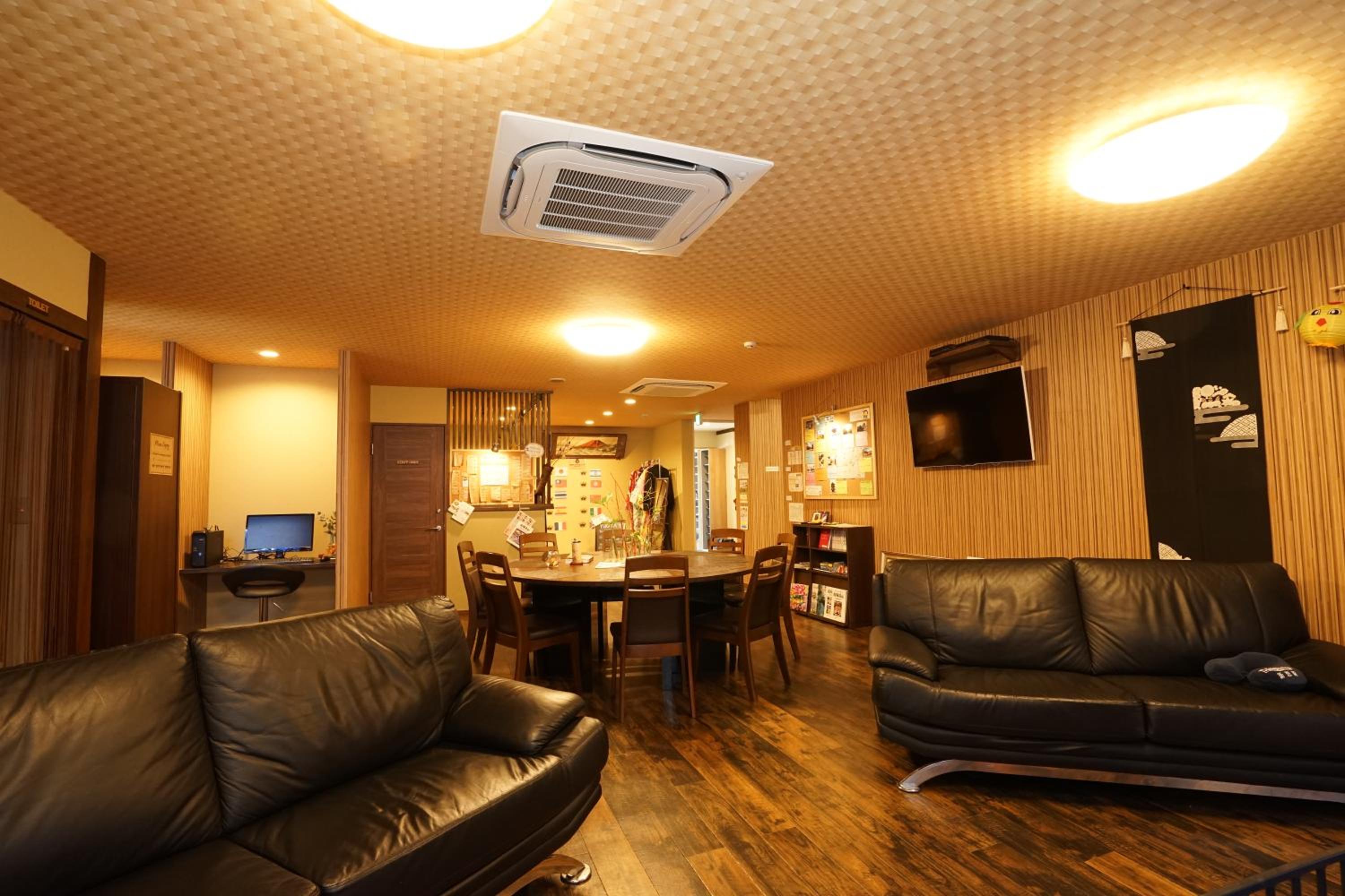 Family Room with Shared Bathroom (5 Adults) photo 1