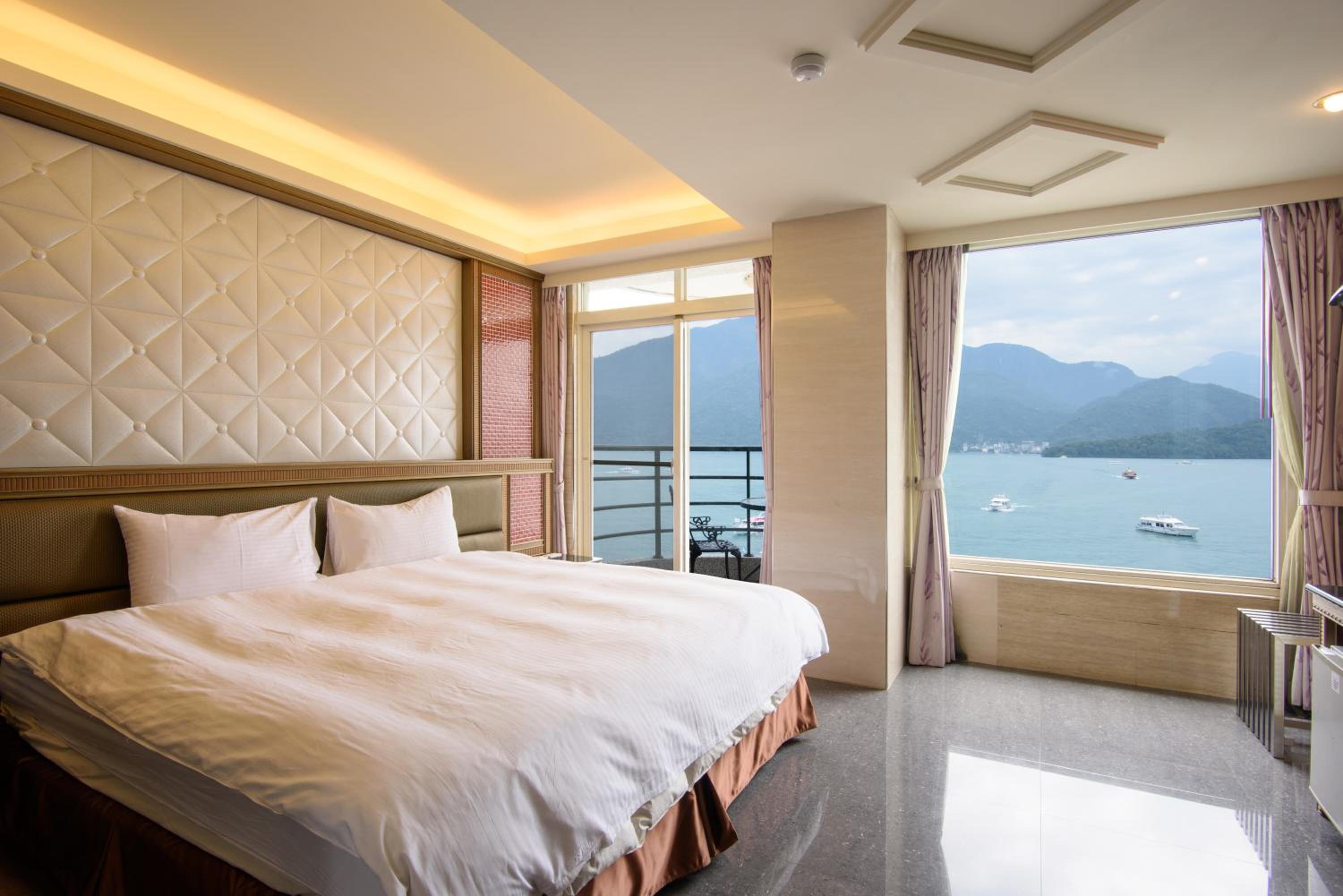 Lake View Deluxe Double Room