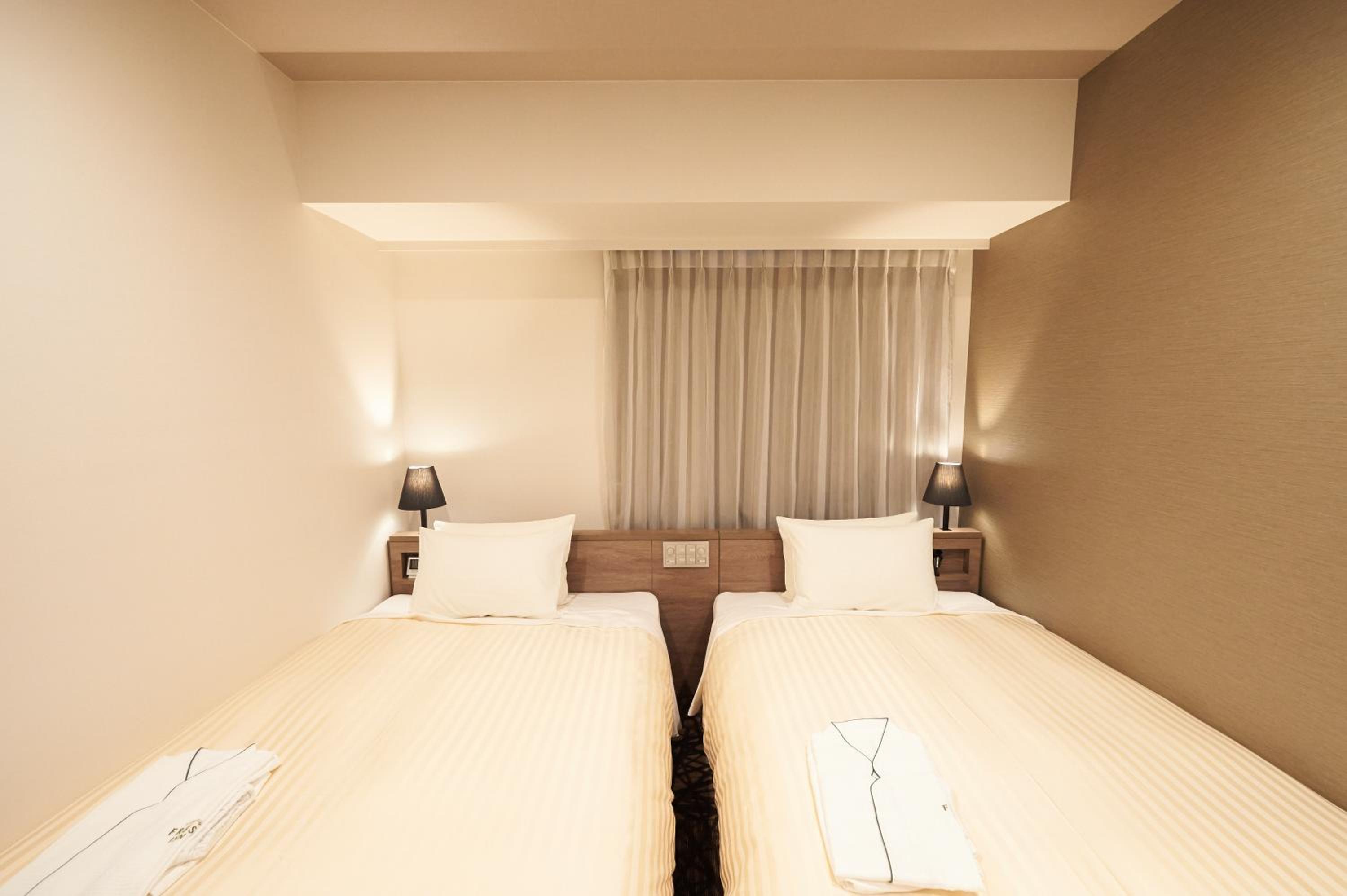 Standard Twin Room - Smoking photo 2