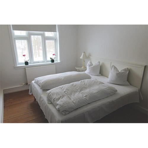 Double or Twin Room with Shared Bathroom photo 1