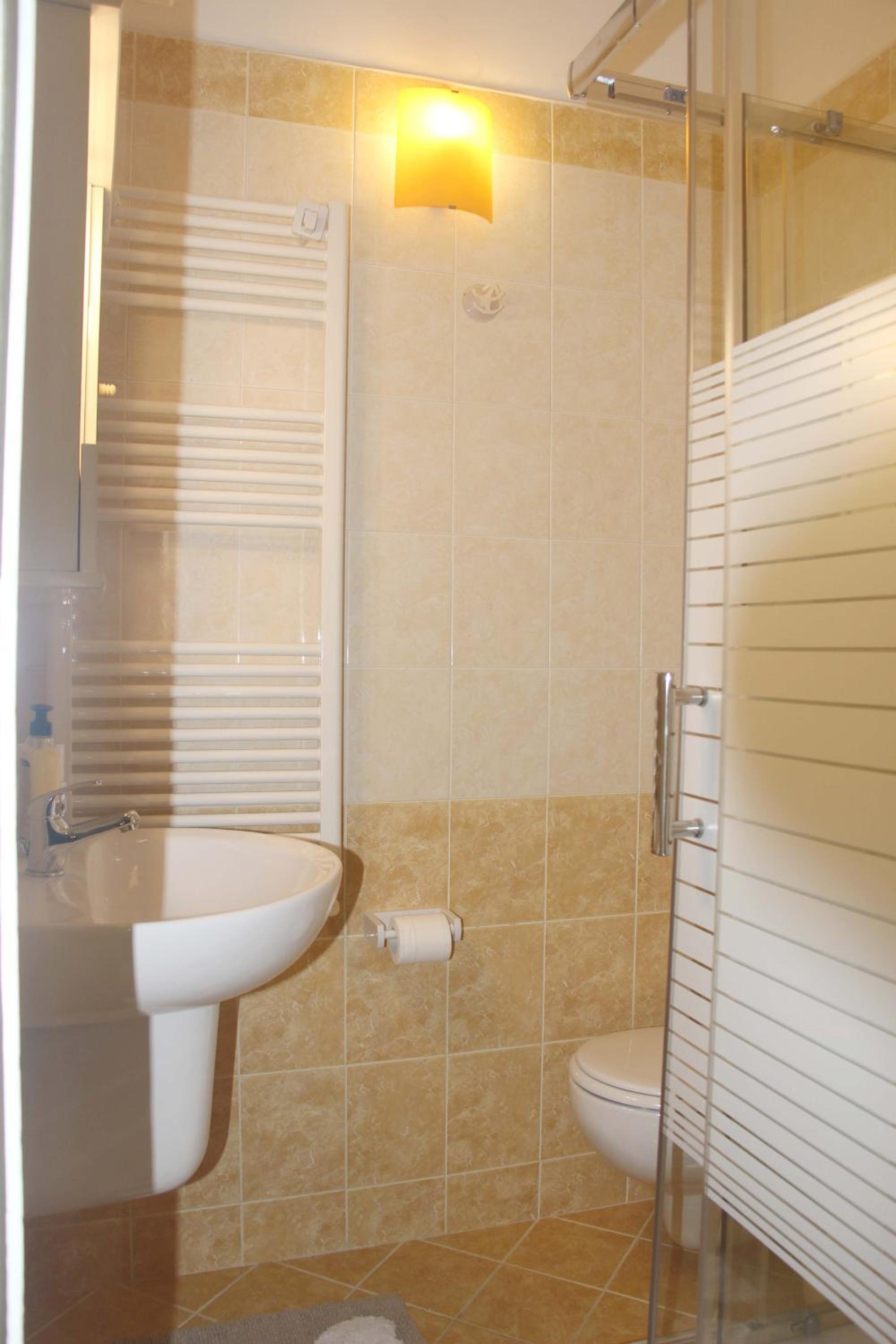 Quadruple Room with Private External Bathroom - Photo 2