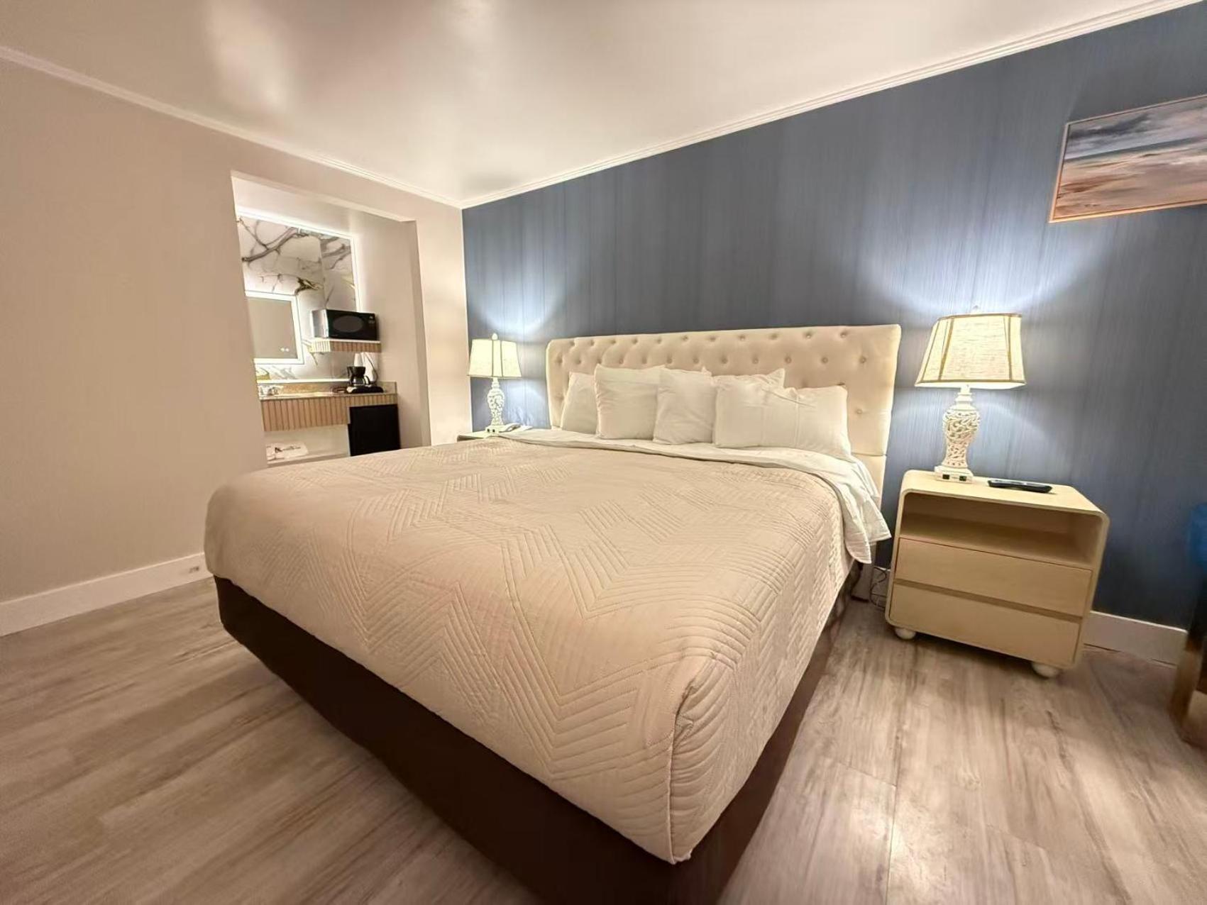 Deluxe King Room