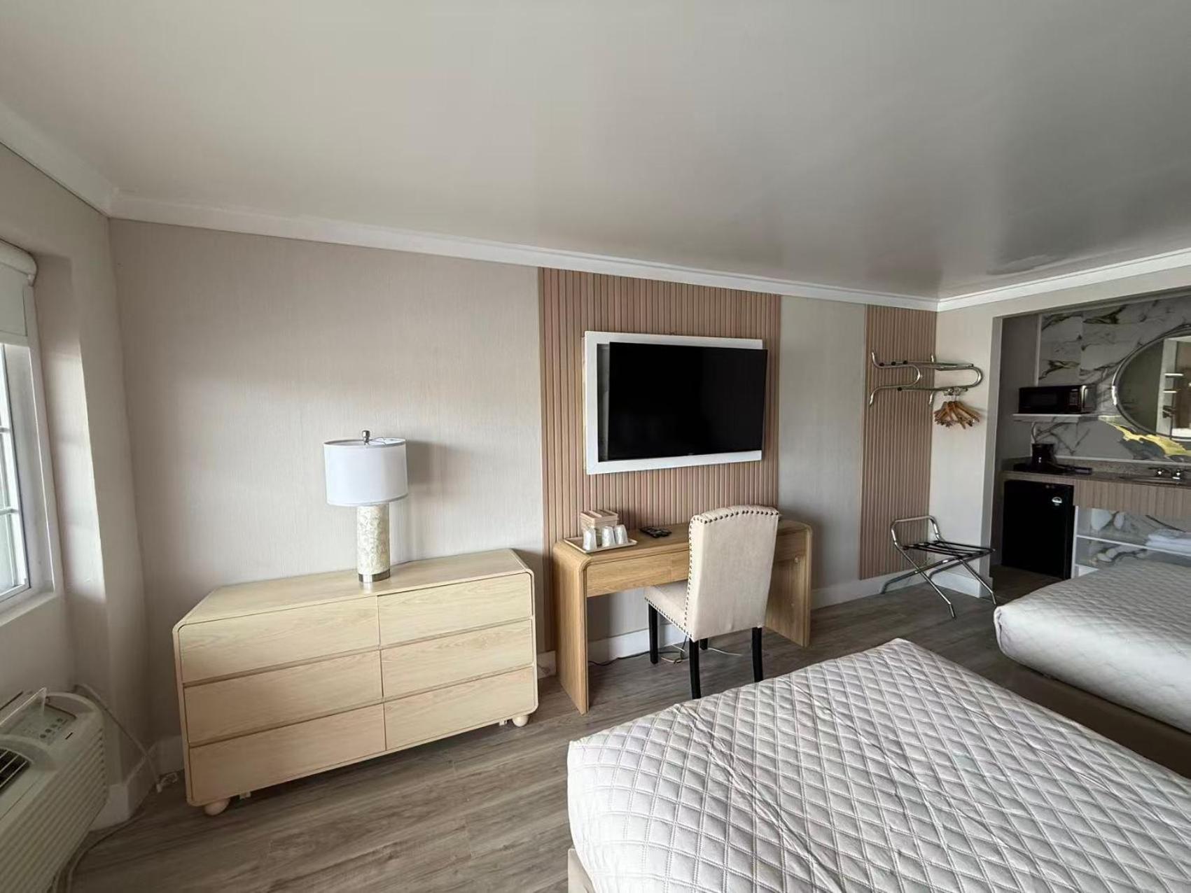 Deluxe Double Room (1 adult + 1 child) photo 2