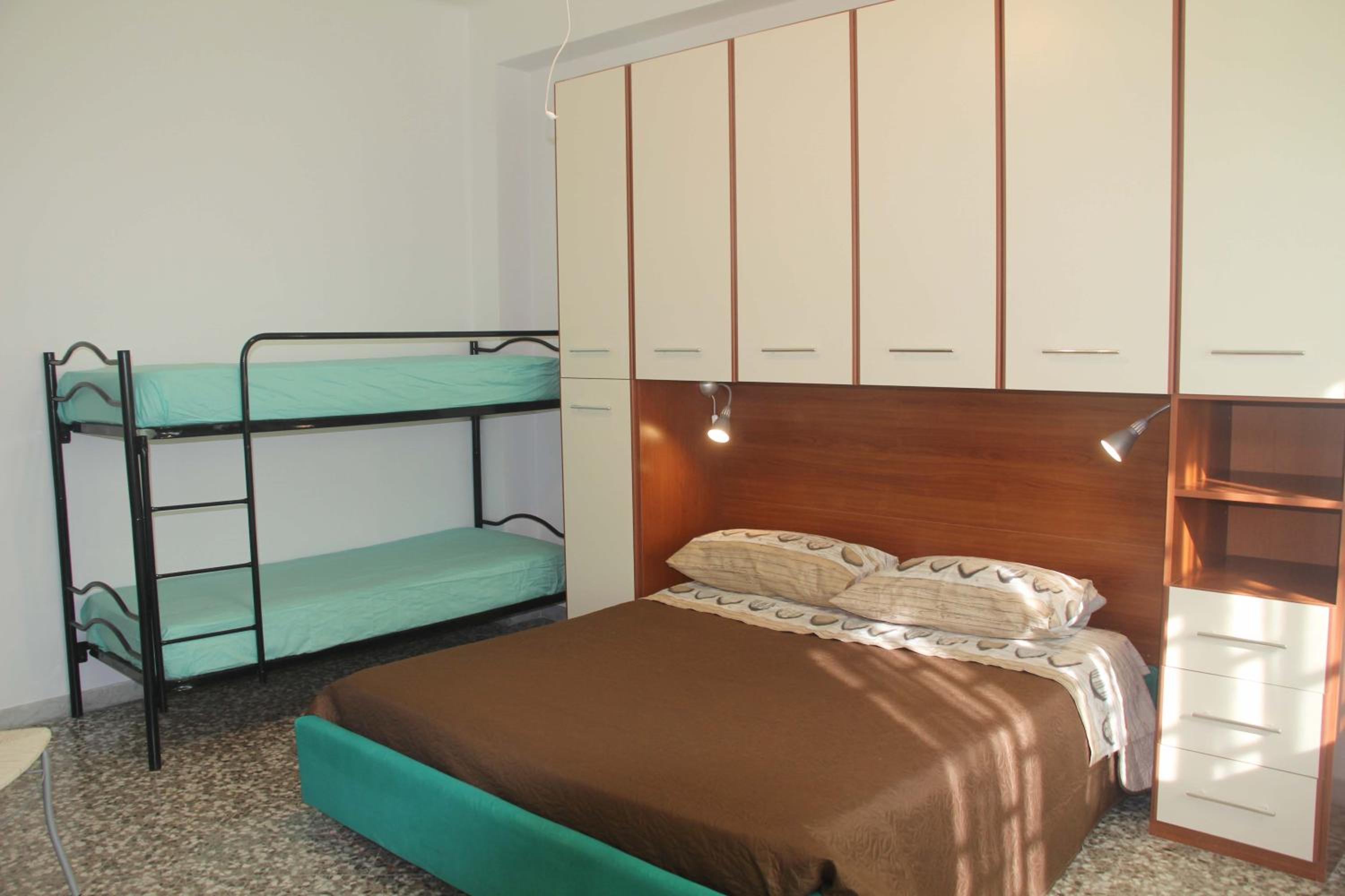 Quadruple Room with Private External Bathroom - Photo 11