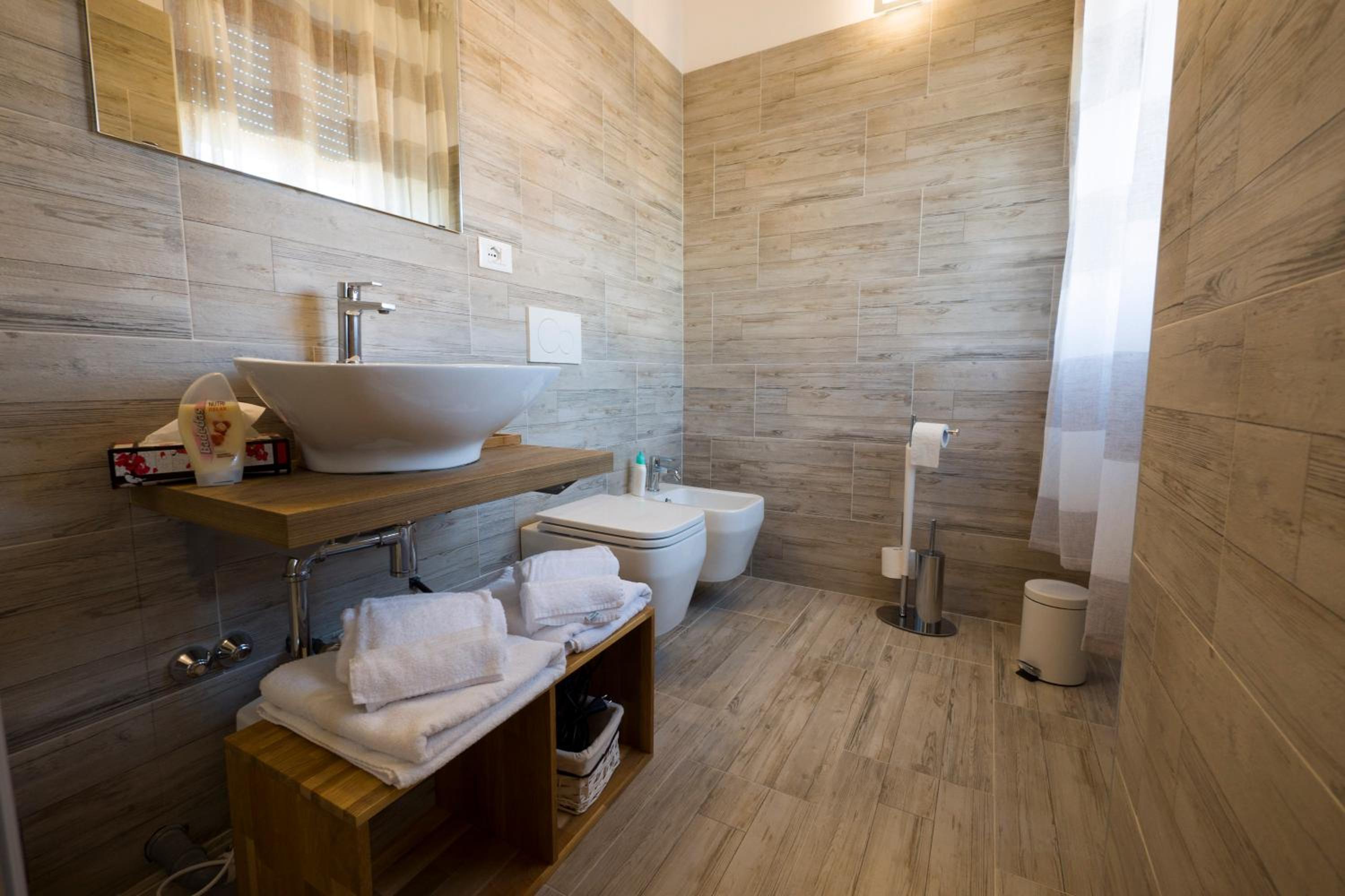 Superior King Room - Photo 4
