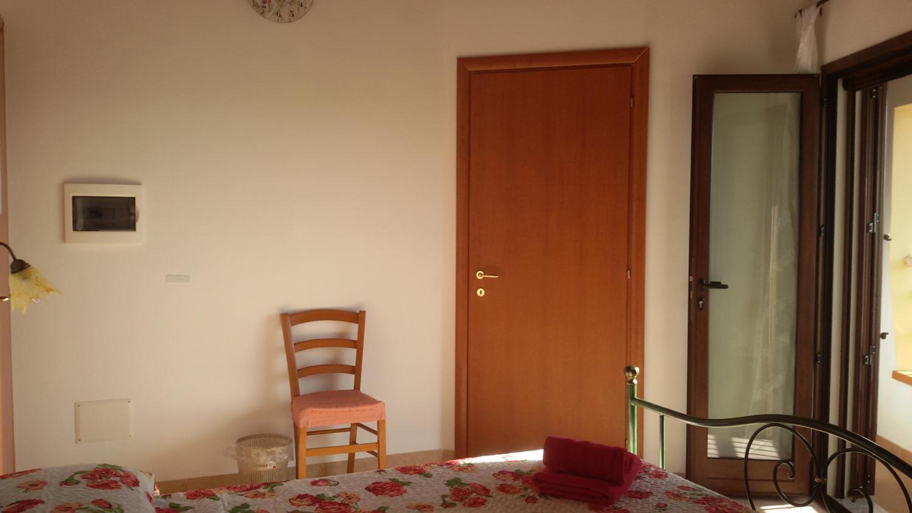 Double Room with Balcony - Photo 12