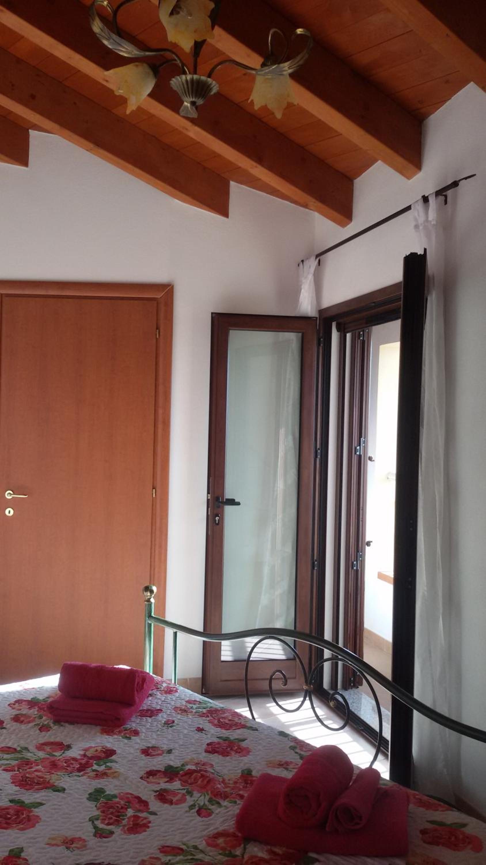 Double Room with Balcony - Photo 4