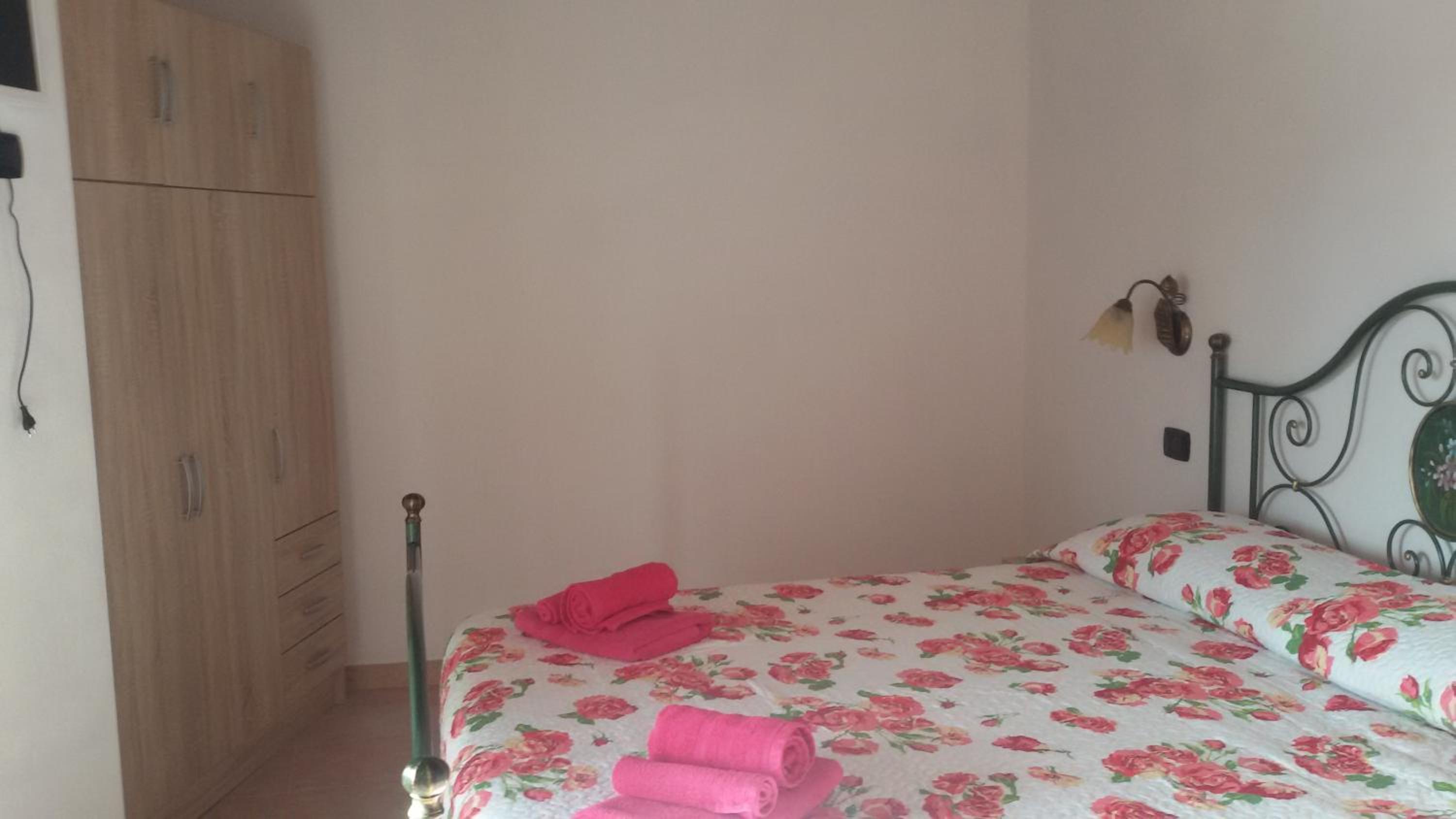 Double Room with Balcony - Photo 10