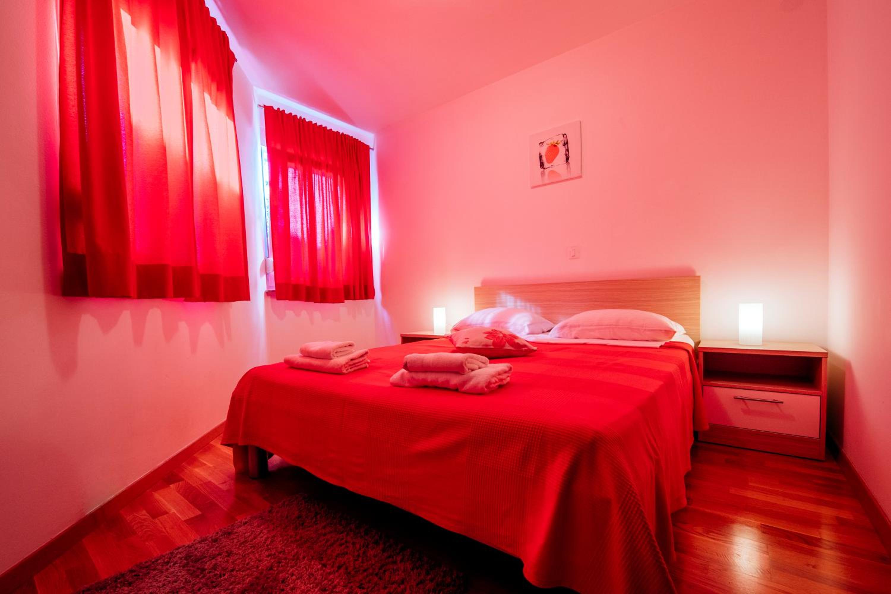 Apartment with Balcony - Photo 3