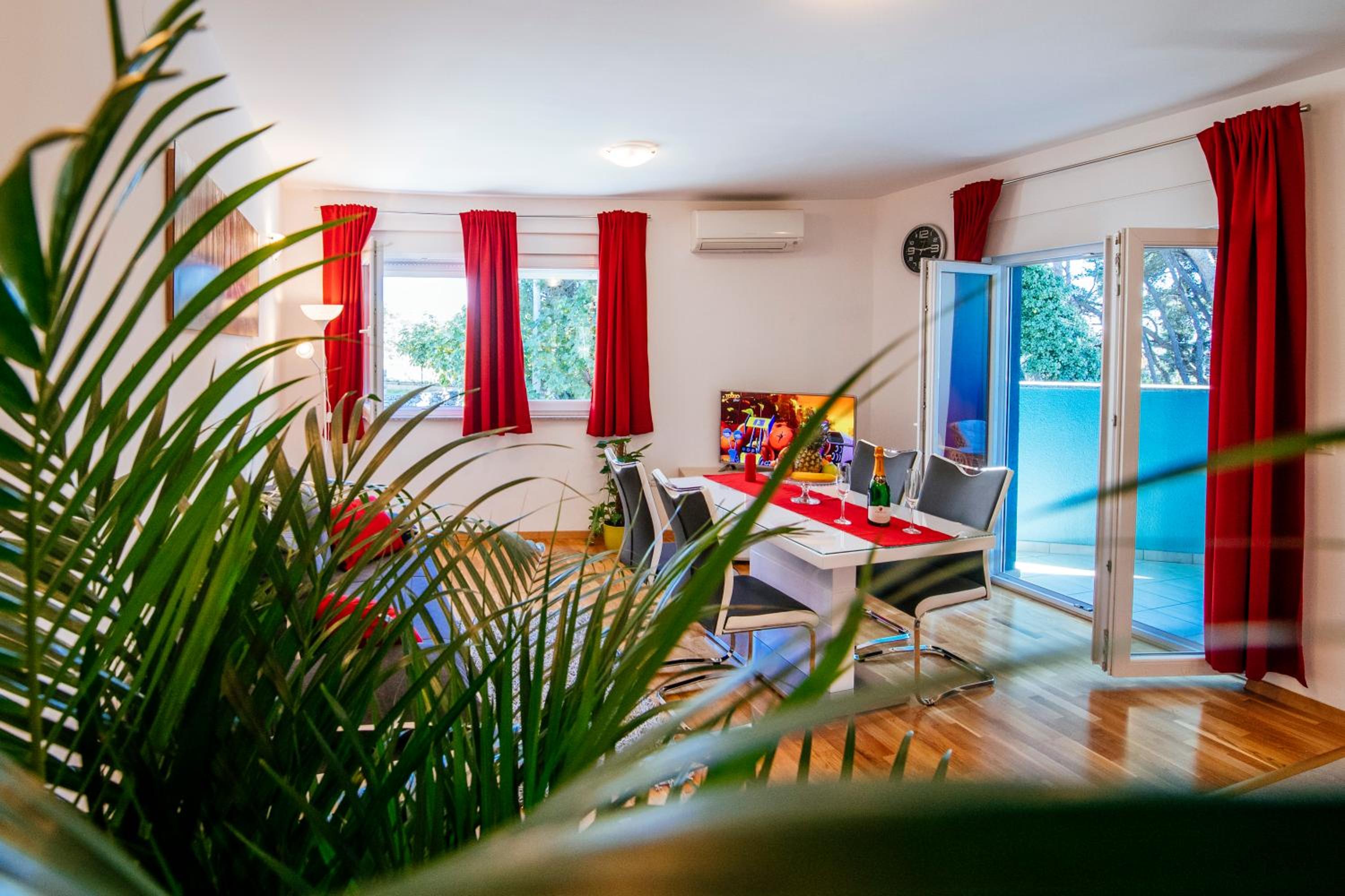 Apartment with Balcony - Photo 19