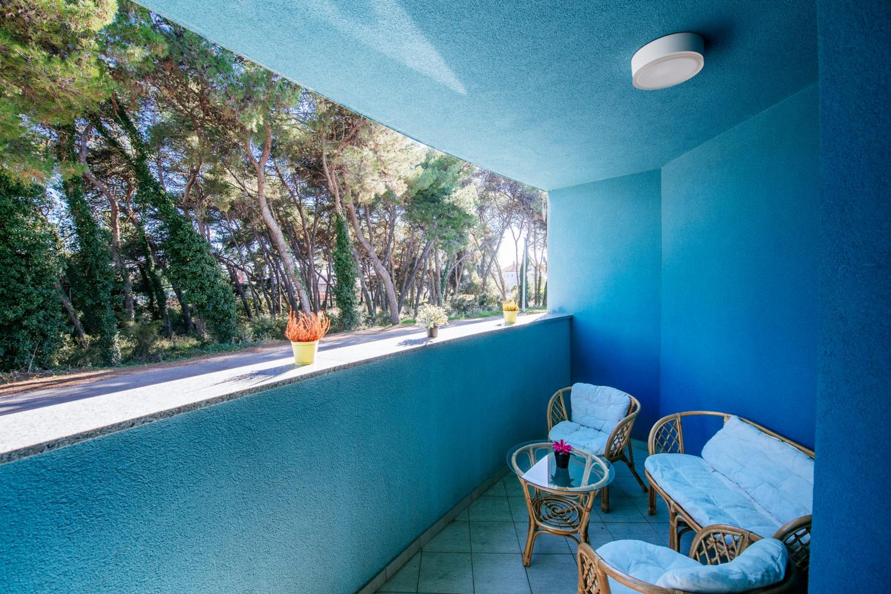Apartment with Balcony - Photo 9
