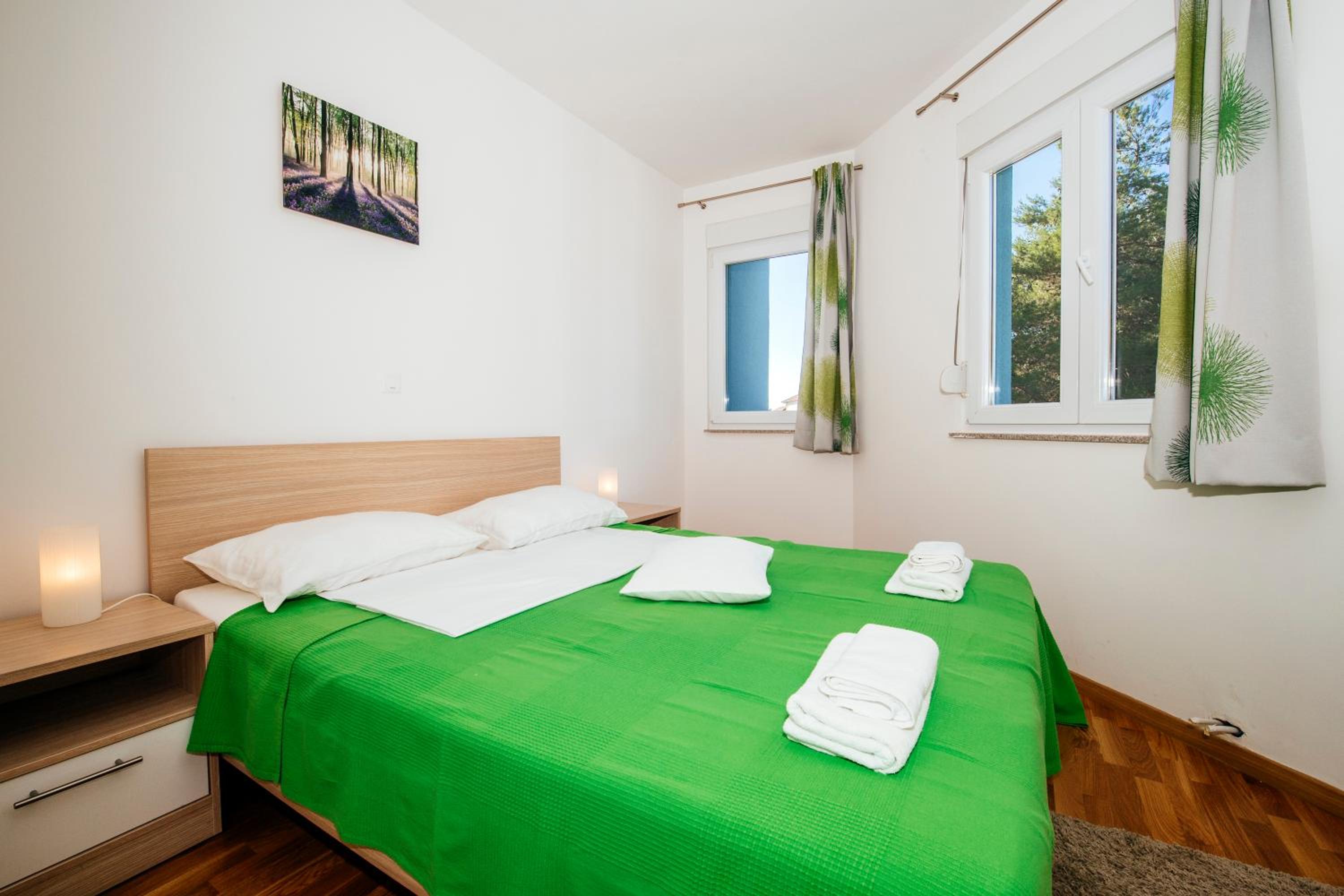 Apartment with Balcony - Photo 31