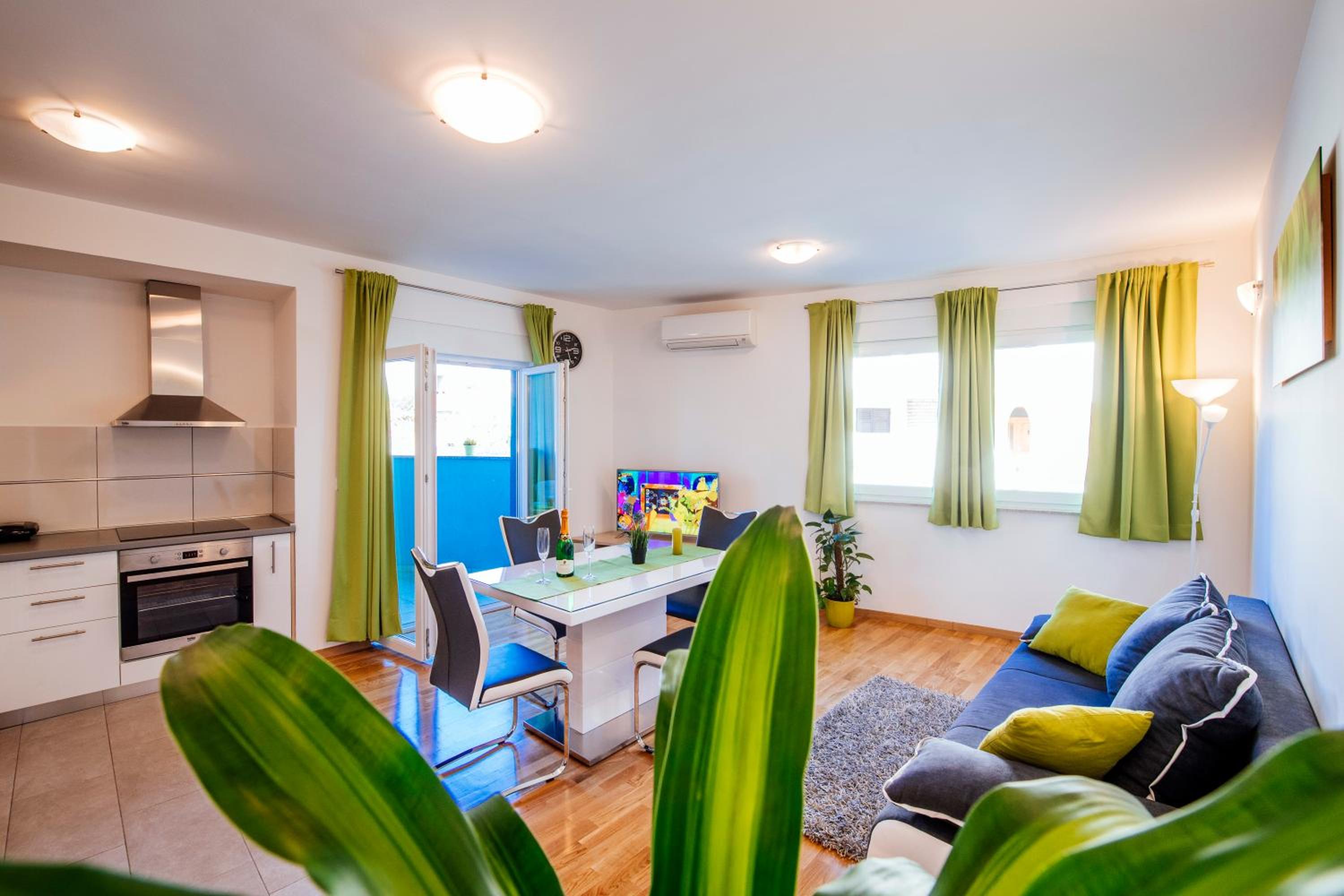Apartment with Balcony - Photo 15