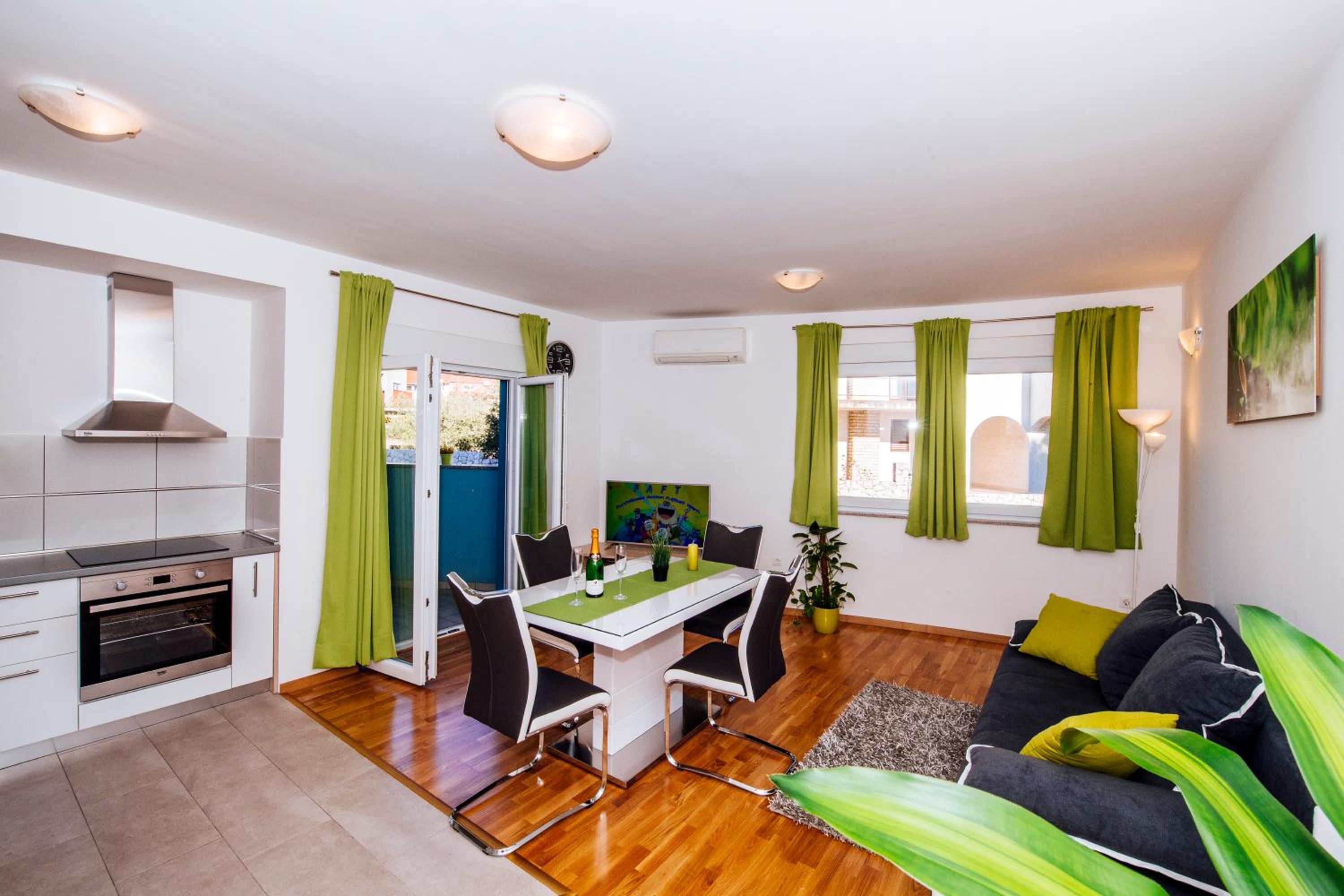 Apartment with Balcony - Photo 13