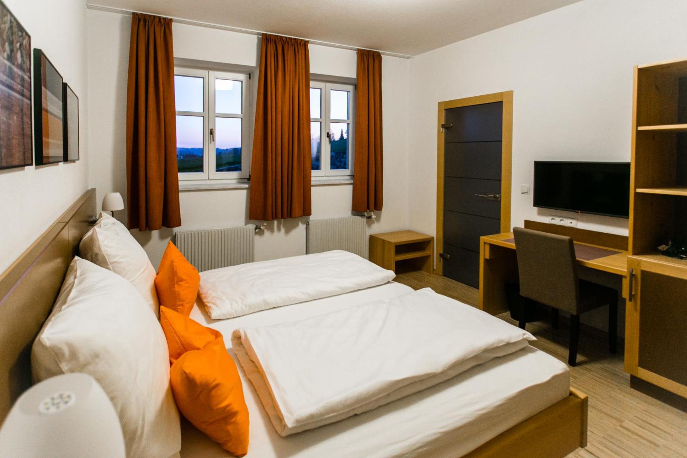 Double Room with Private Bathroom photo 1