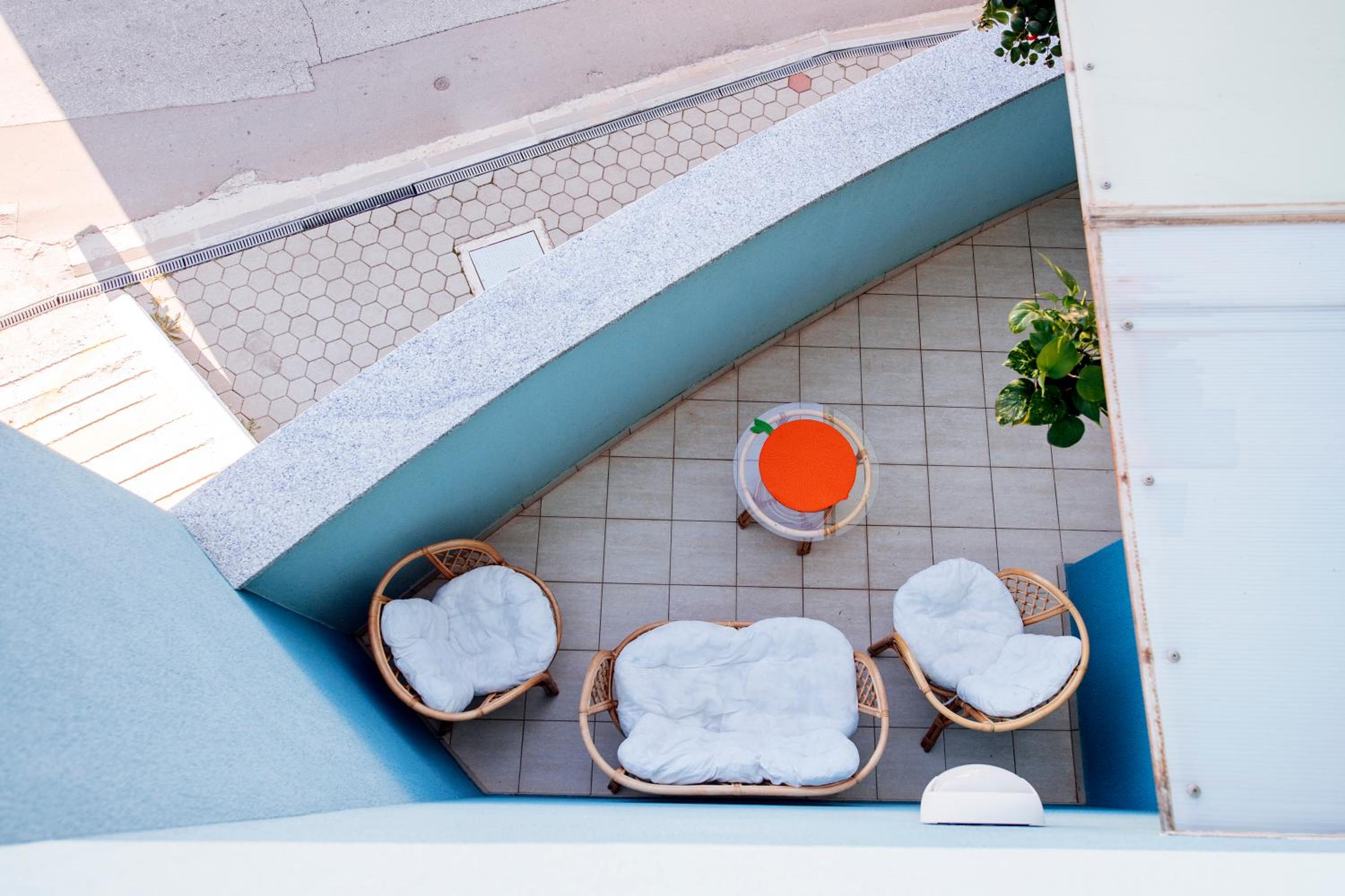 Apartment with Balcony - Photo 7