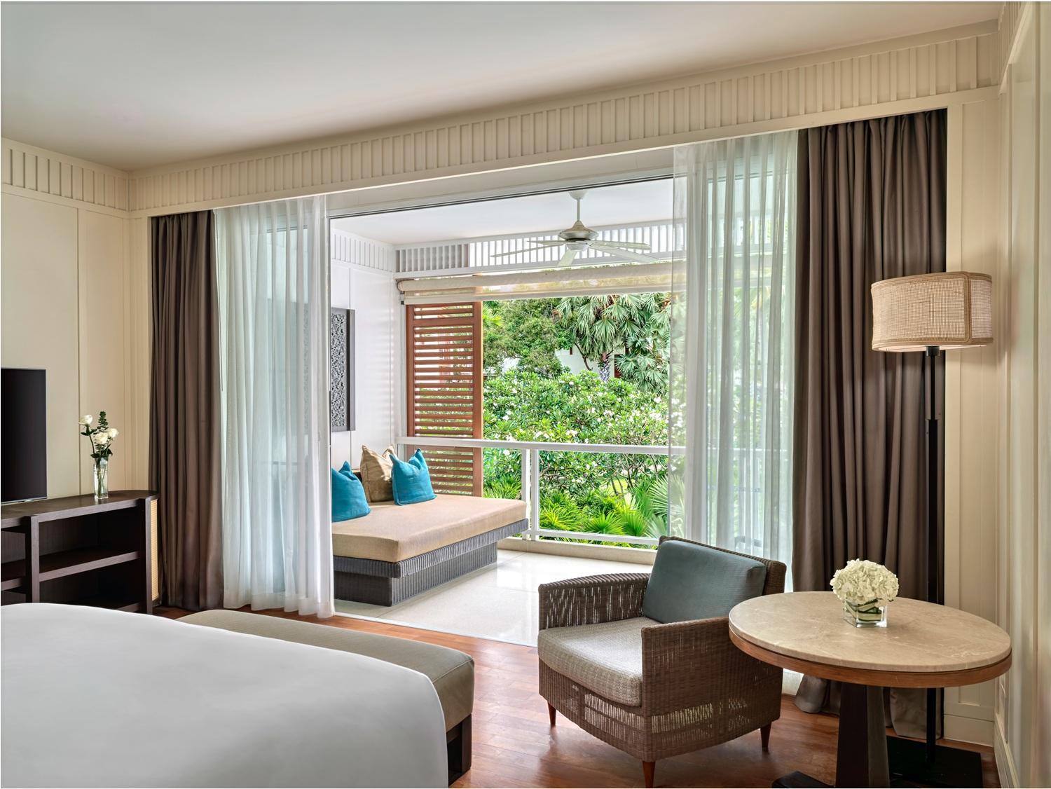 Premium King Room - Photo 2
