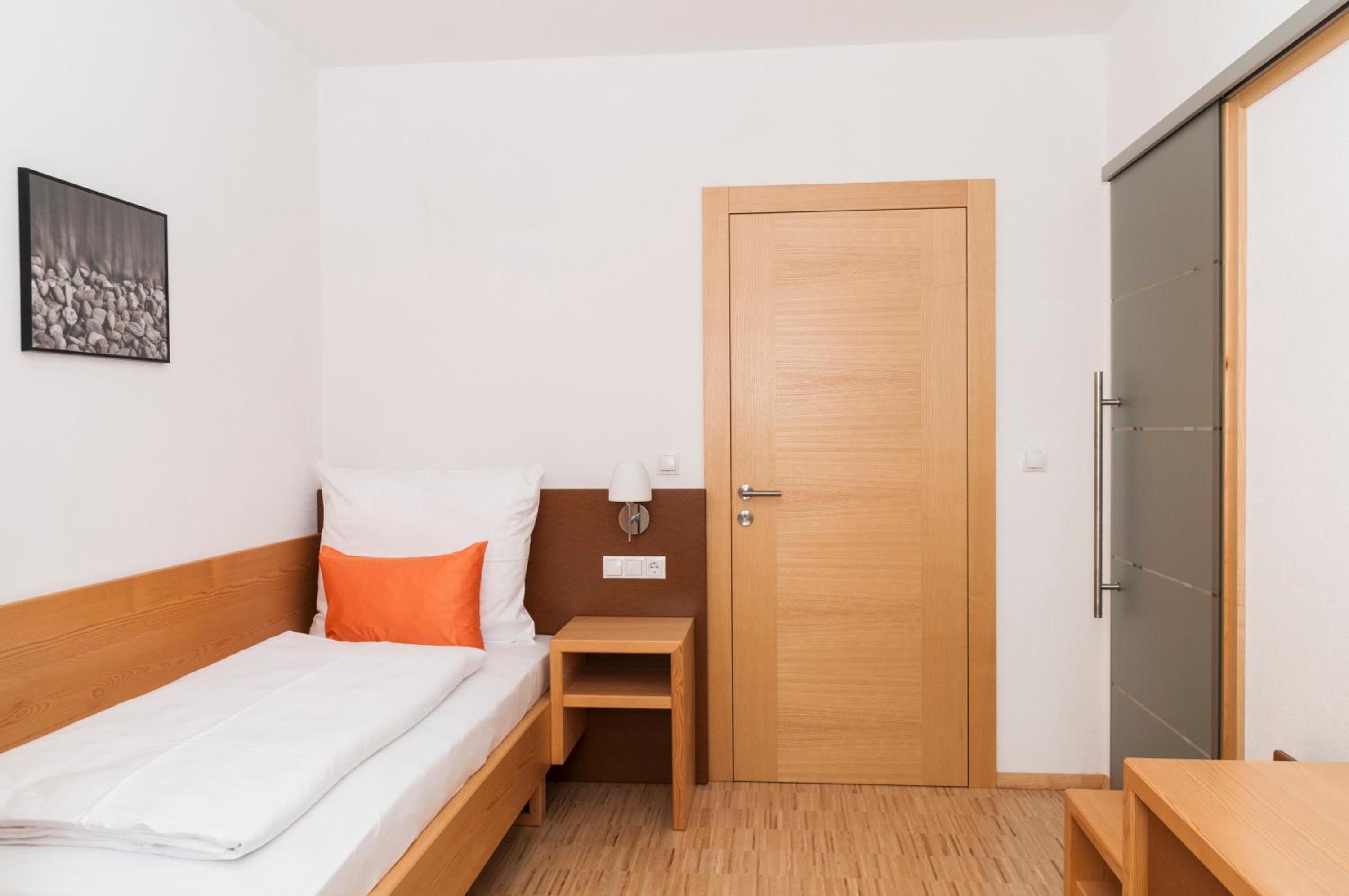 Single Room with Private Bathroom photo 1
